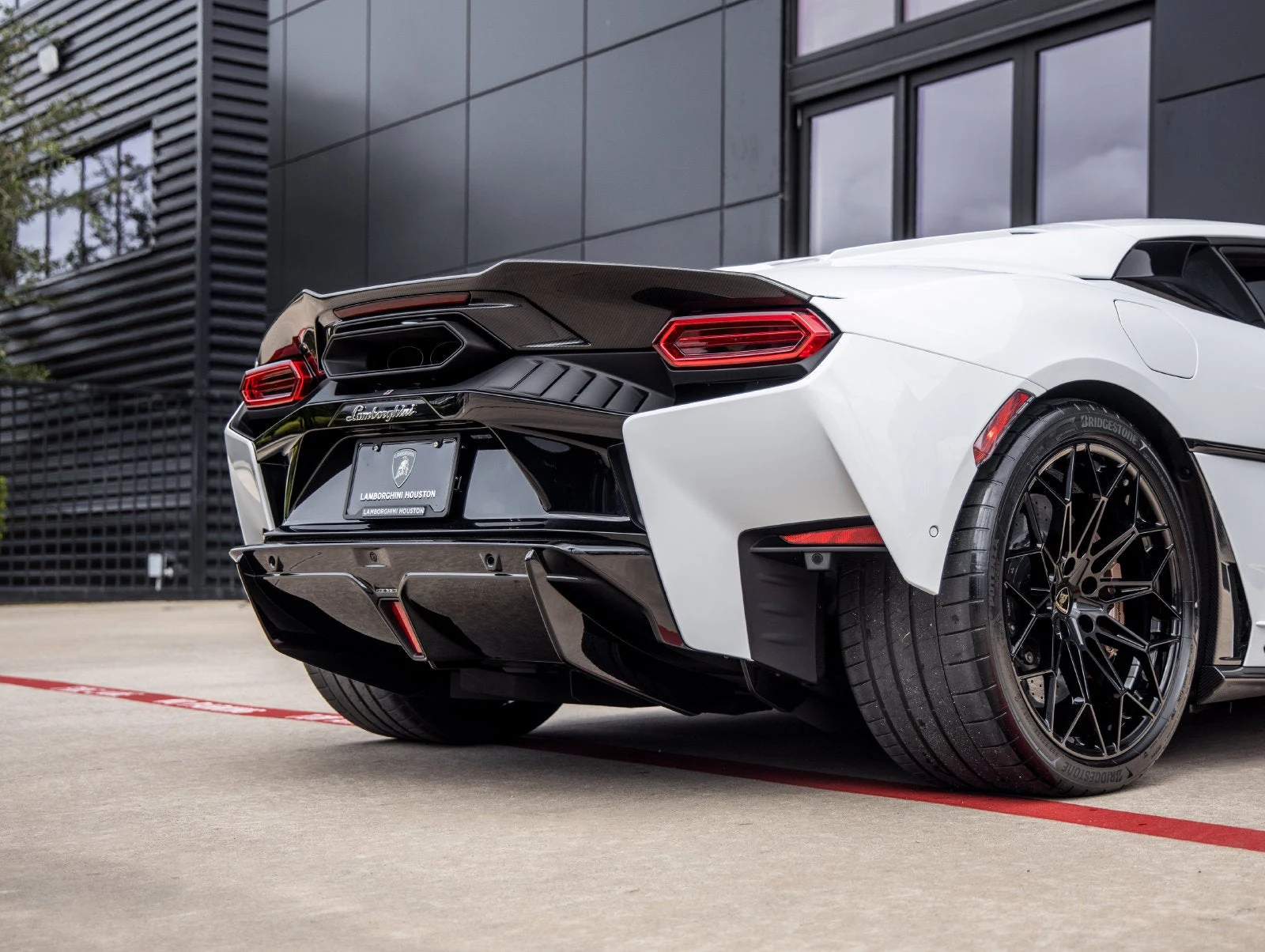 2026 Lamborghini Temerario Base, rear three-quarter view, Bianco Icarus Metallic