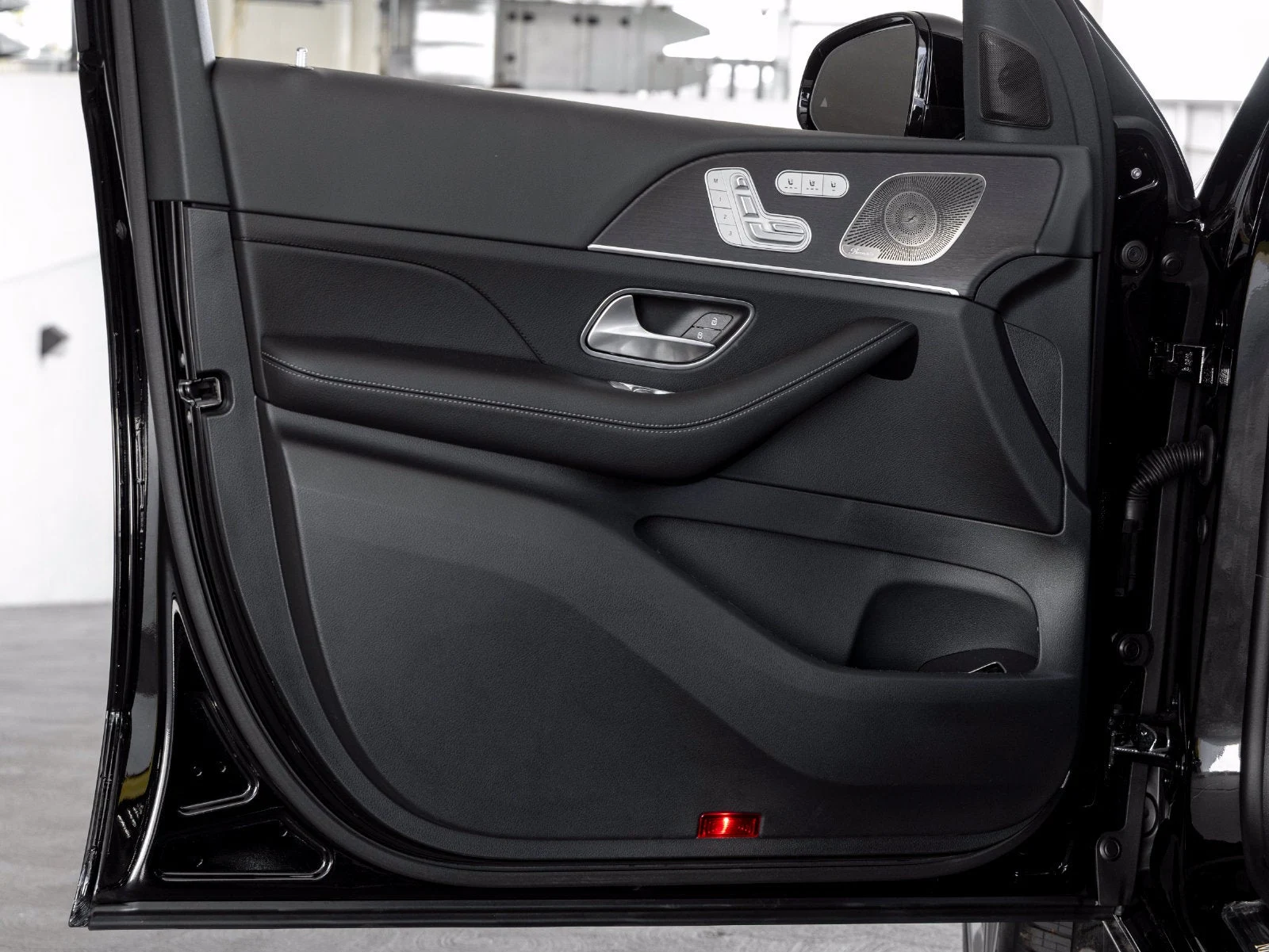 2027 Mercedes-Benz GLS GLS 450 4MATIC® interior, door panel, Black