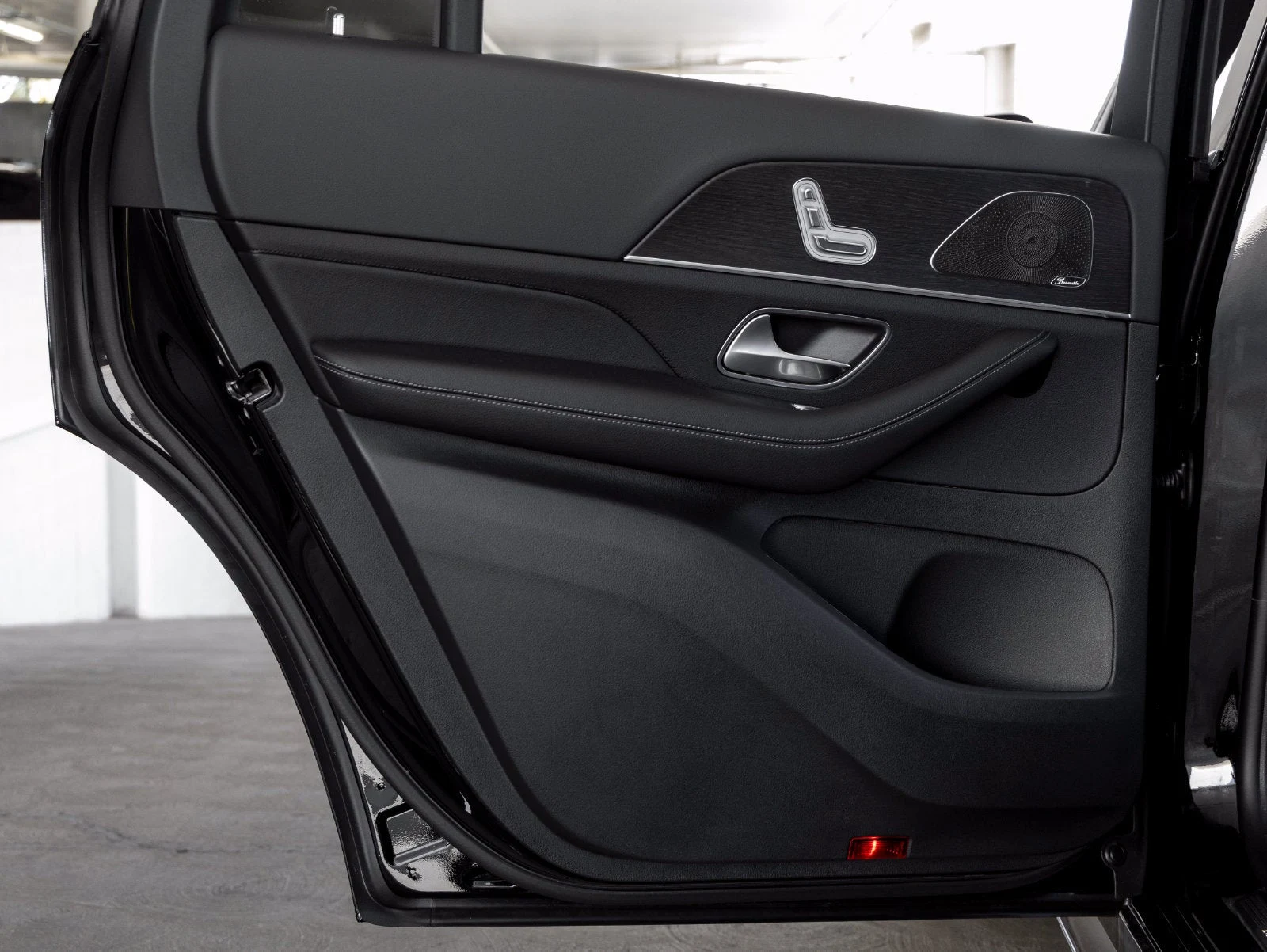 2027 Mercedes-Benz GLS GLS 450 4MATIC® interior, door panel, Black