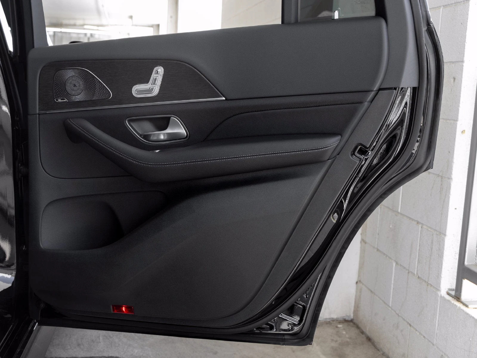 2027 Mercedes-Benz GLS GLS 450 4MATIC® interior, door panel, Black