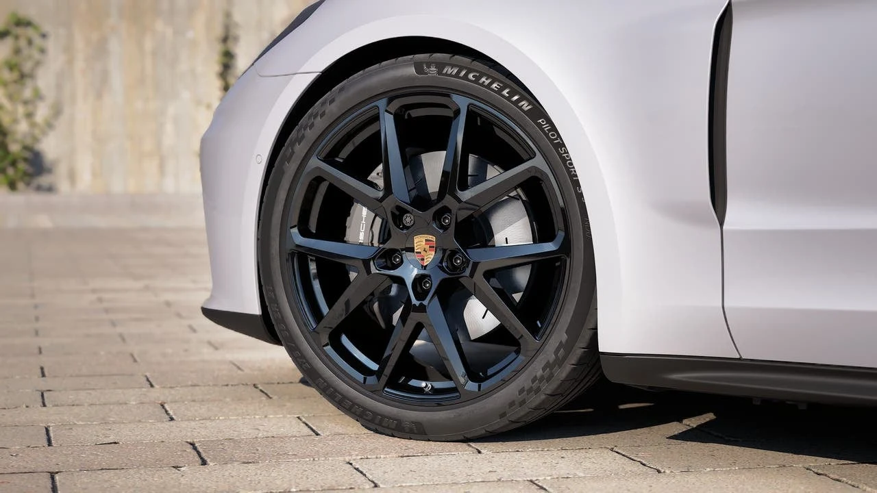 2027 Porsche Panamera 4 wheel