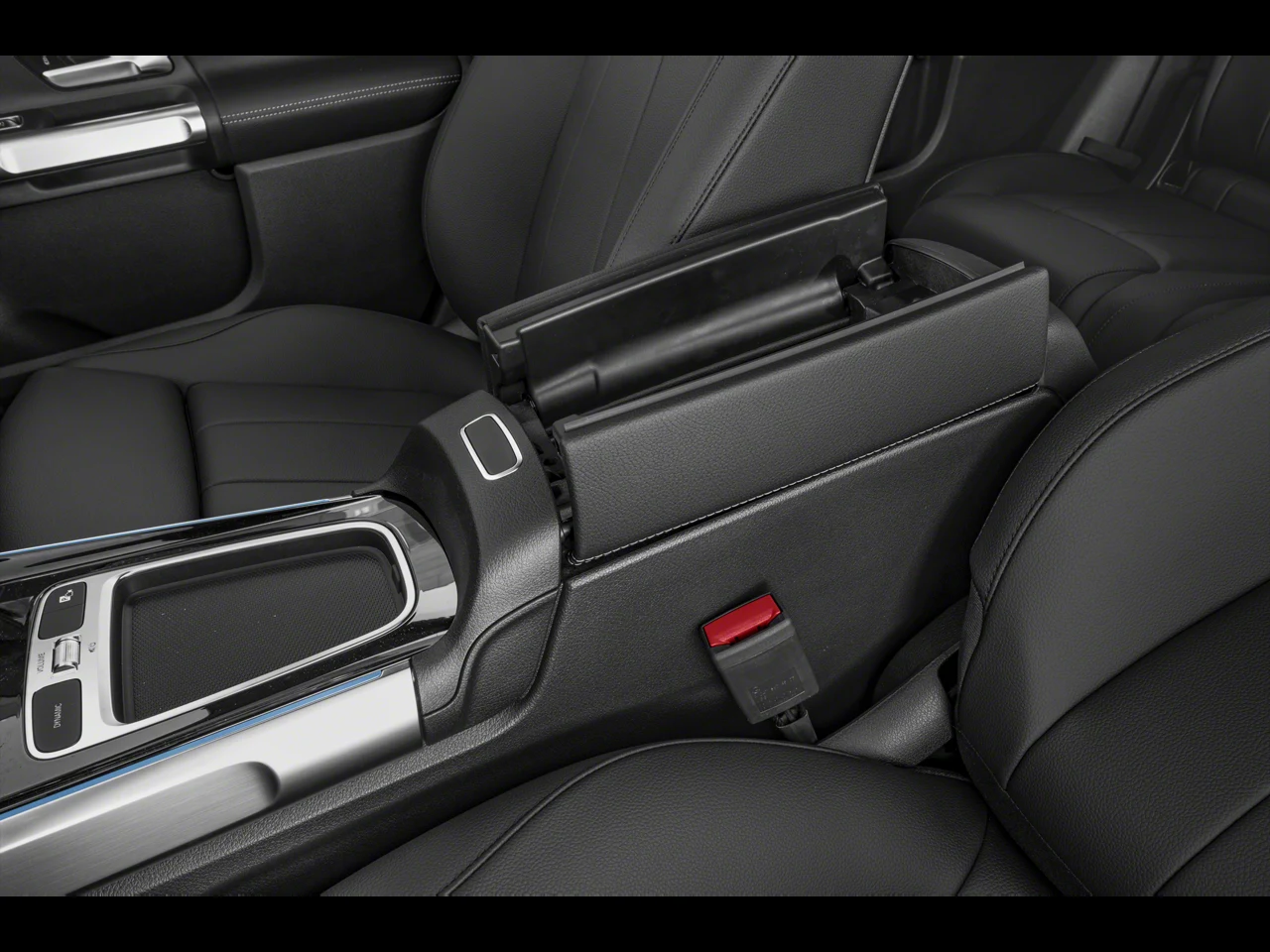 2026 Mercedes-Benz GLB 250 interior, door panel, Macchiato Beige