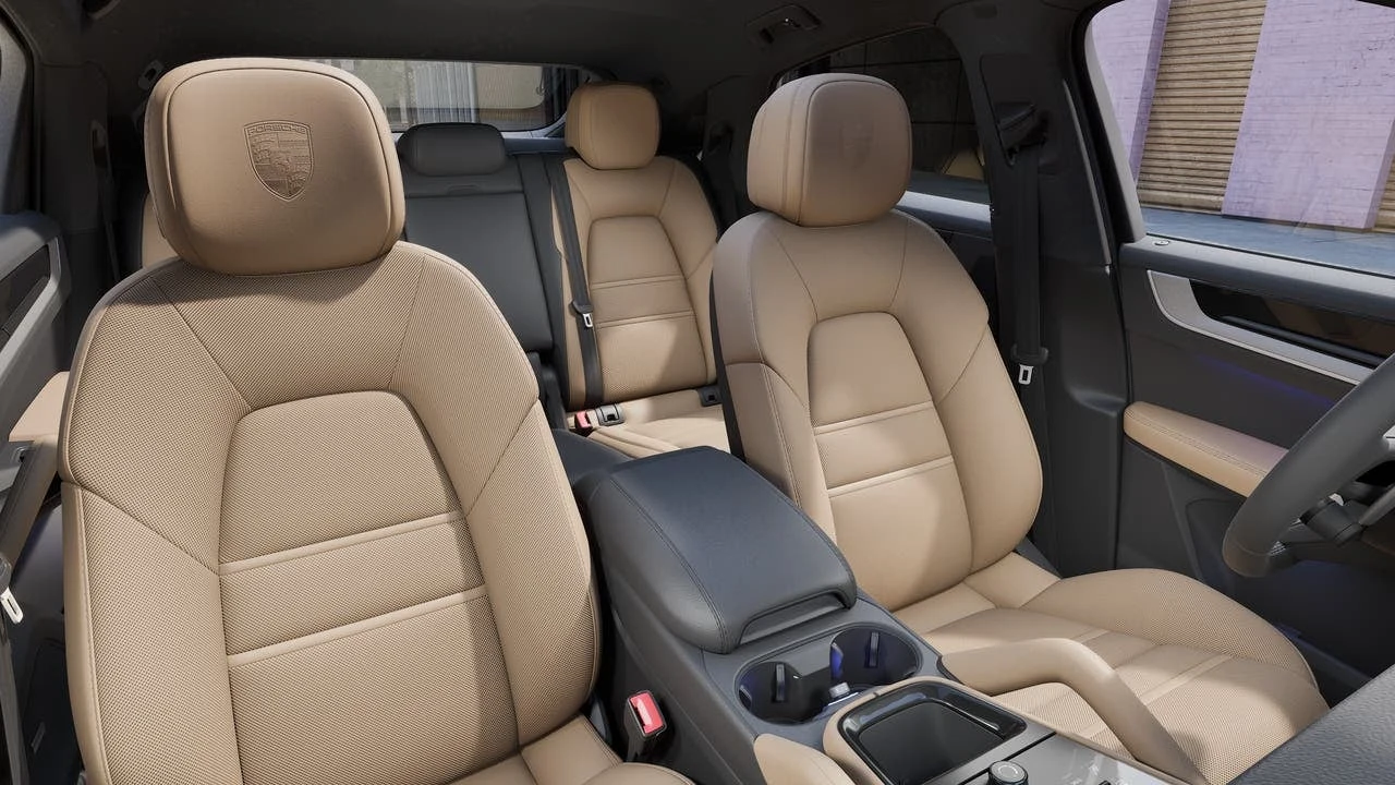 2027 Porsche Cayenne Coupé interior, seats, Standard Interior In Black/Mojave Beige
