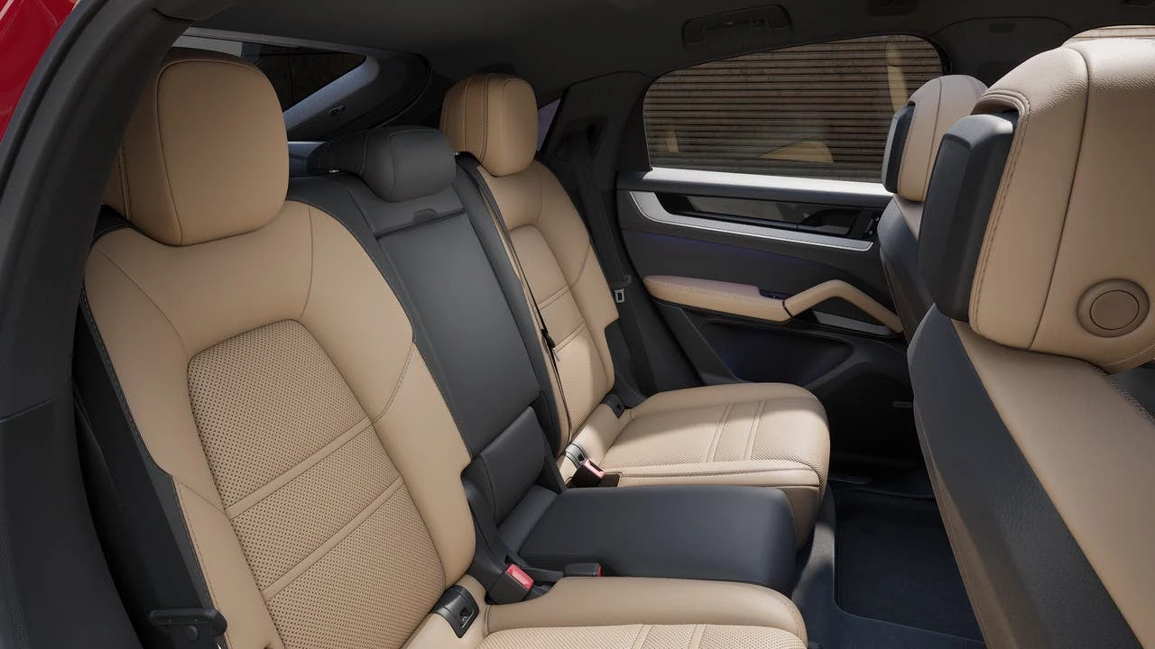 2027 Porsche Cayenne Coupé interior, seats, Standard Interior In Black/Mojave Beige