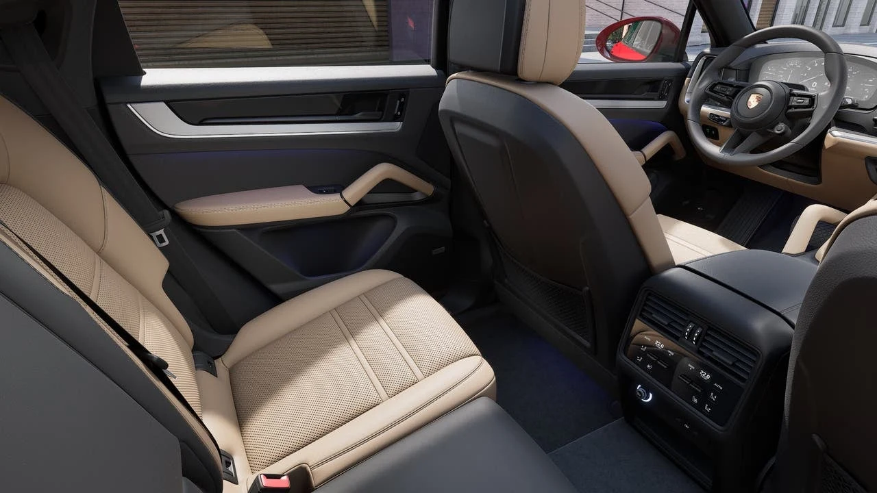 2027 Porsche Cayenne Coupé interior, seats, Standard Interior In Black/Mojave Beige