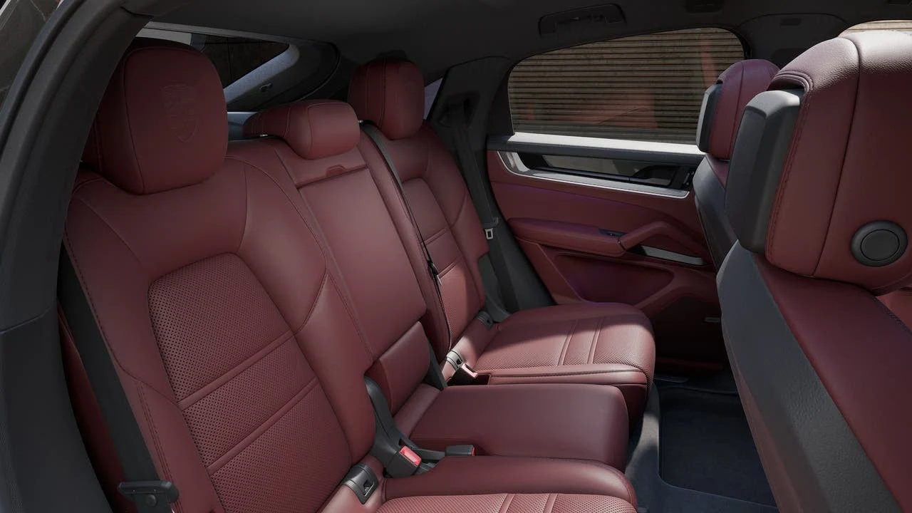 2027 Porsche Cayenne Coupé interior, seats, Leather Interior In Black/Bordeaux Red