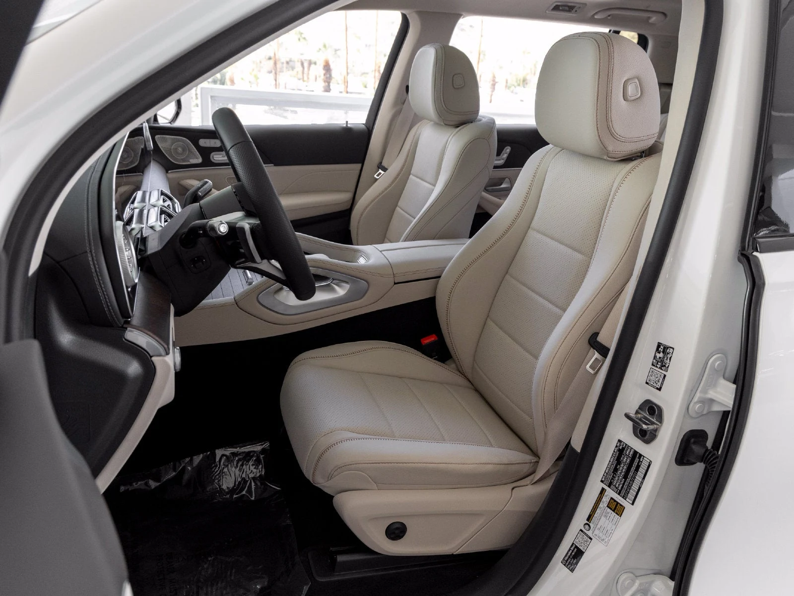 2027 Mercedes-Benz GLS GLS 450 4MATIC® interior, seats, Macchiato Beige