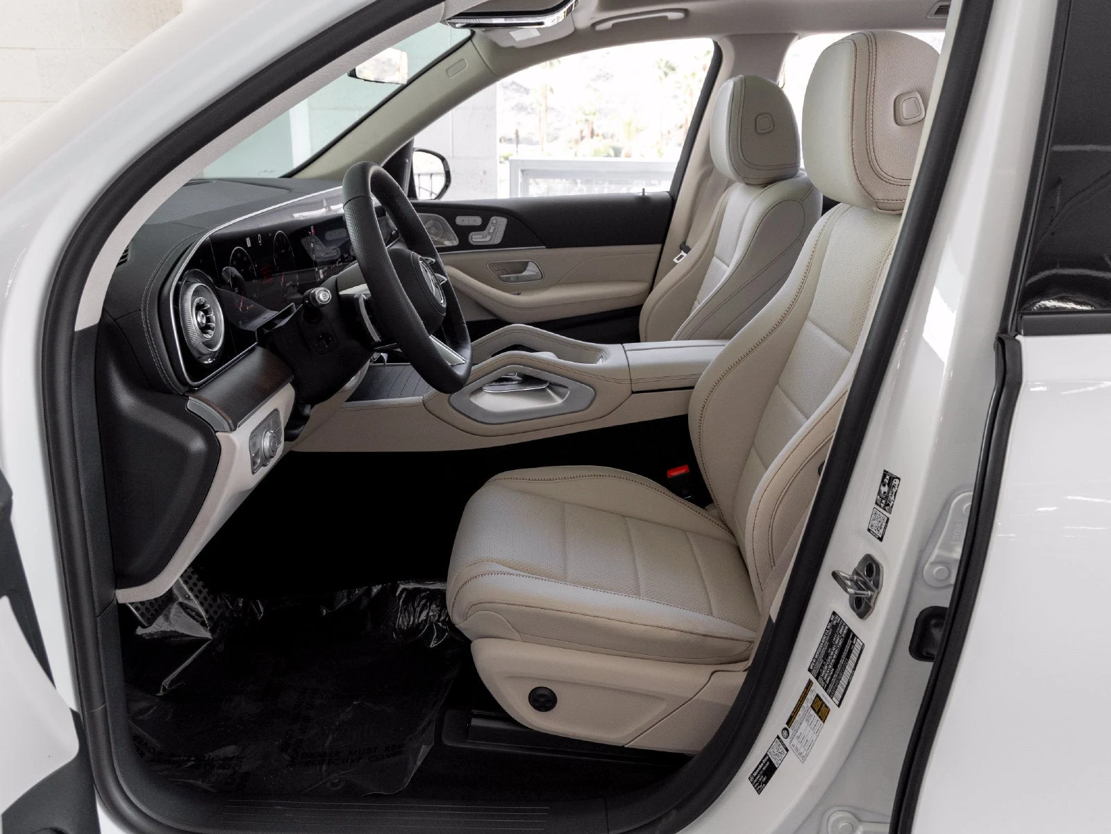 2027 Mercedes-Benz GLS GLS 450 4MATIC® interior, seats, Macchiato Beige