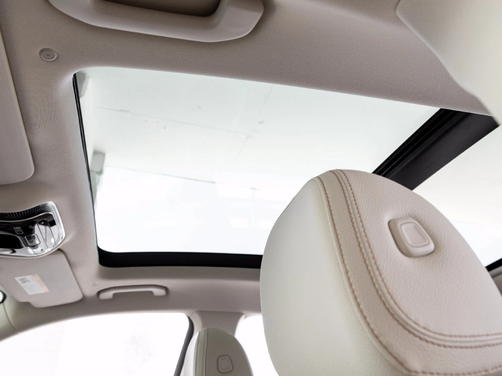2027 Mercedes-Benz GLS GLS 450 4MATIC® interior, door panel, Macchiato Beige