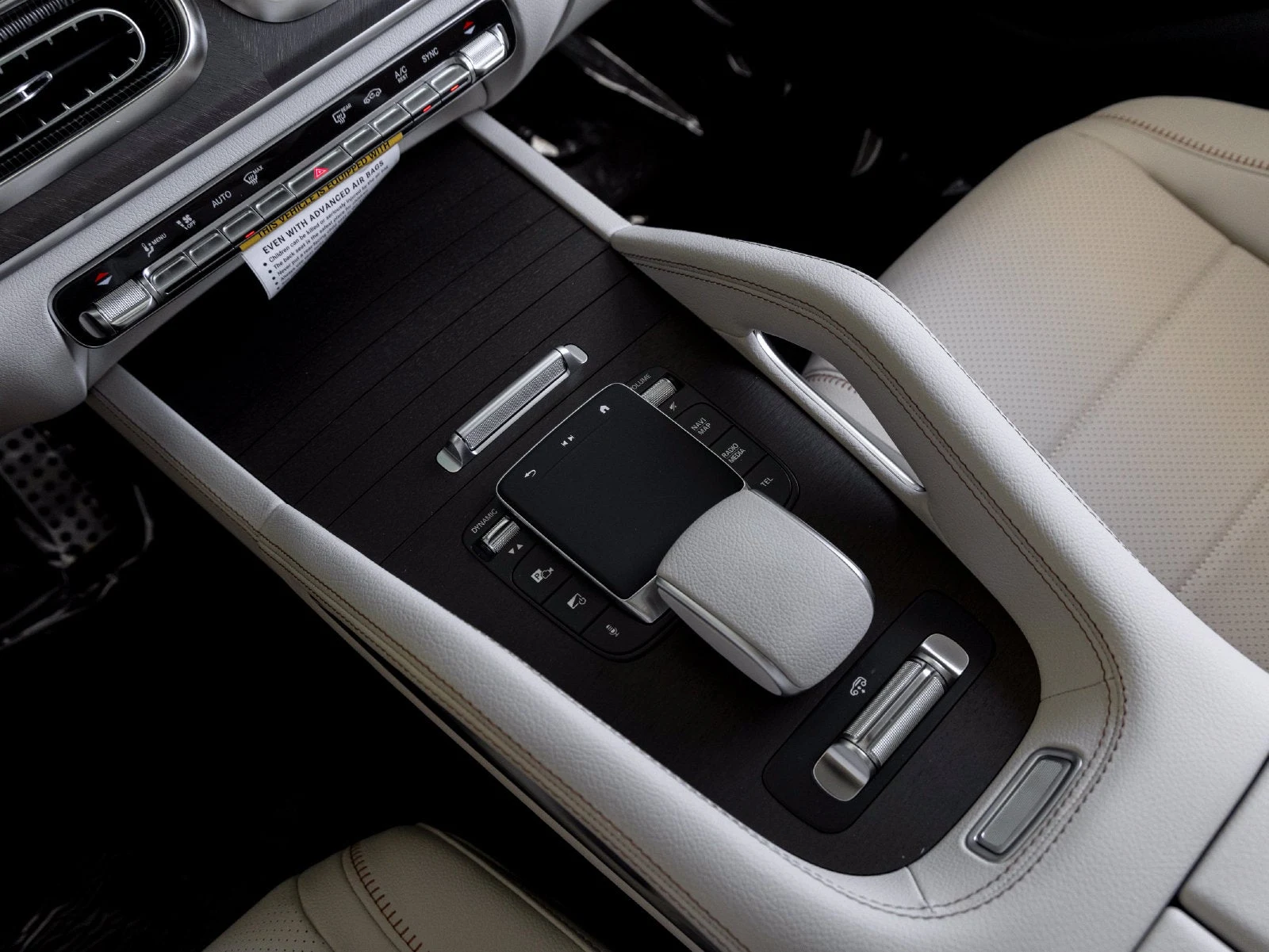 2027 Mercedes-Benz GLS GLS 450 4MATIC® interior, center console, Macchiato Beige