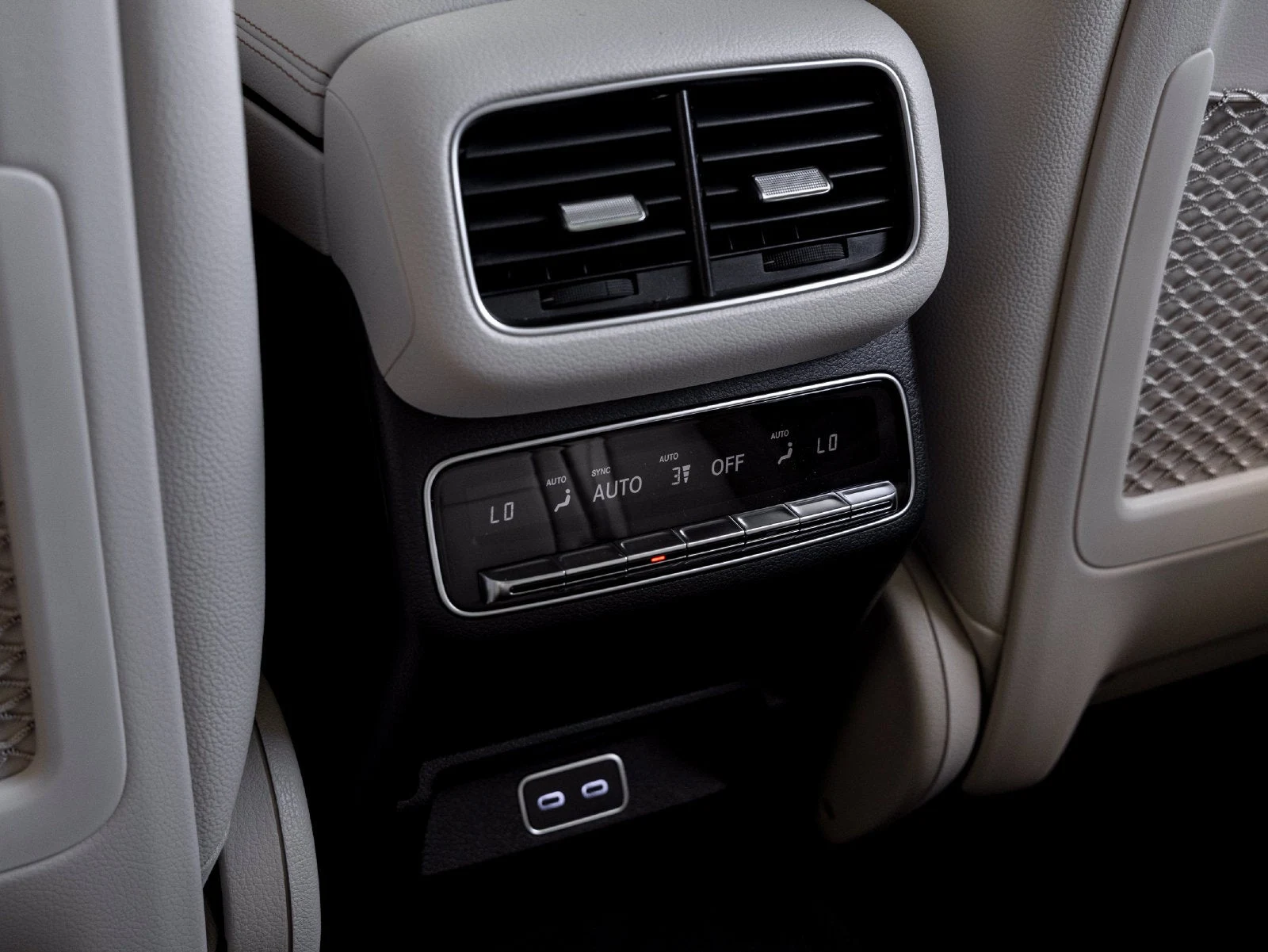 2027 Mercedes-Benz GLS GLS 450 4MATIC® interior, Macchiato Beige
