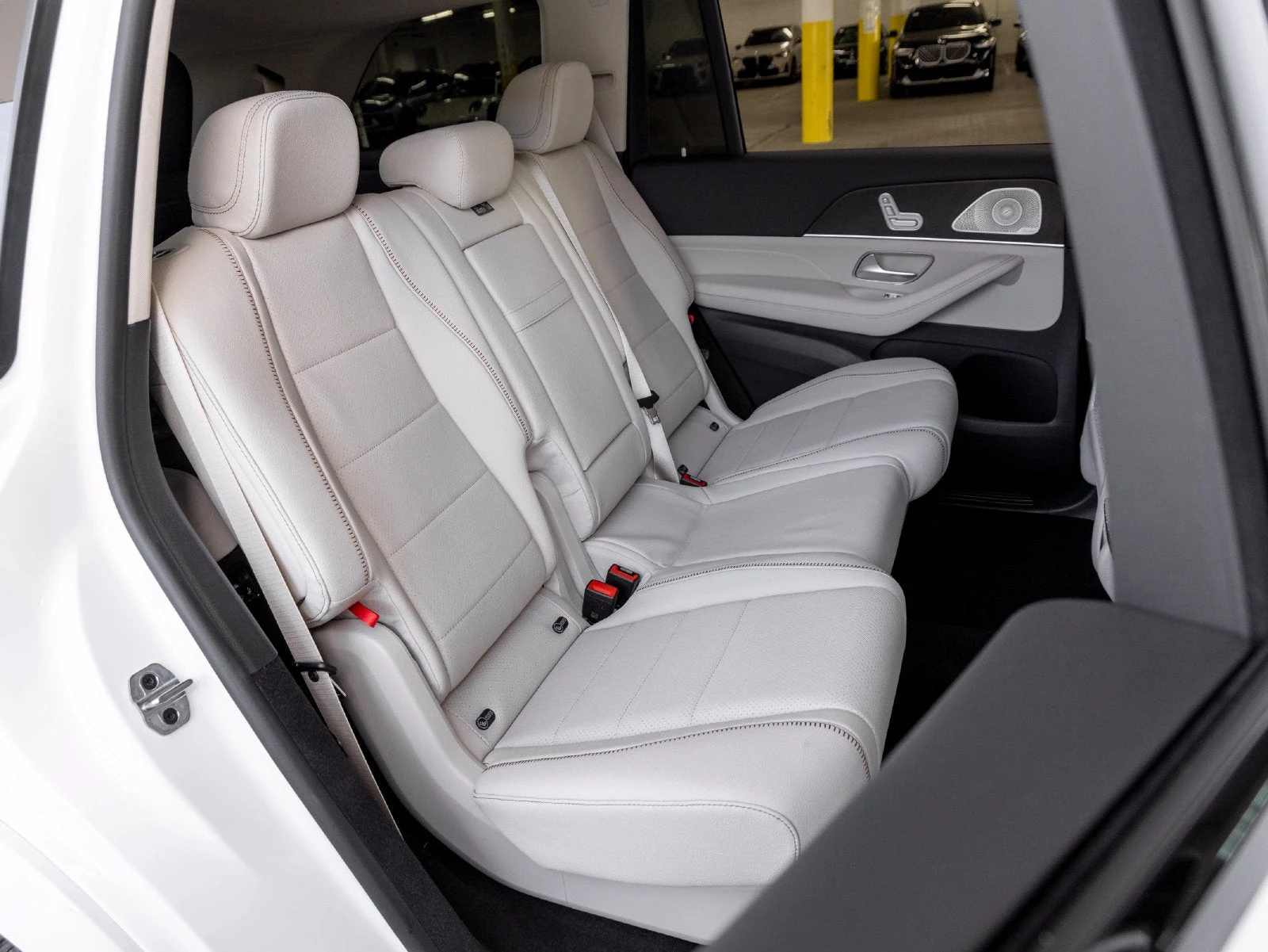 2027 Mercedes-Benz GLS GLS 450 4MATIC® interior, seats, Macchiato Beige