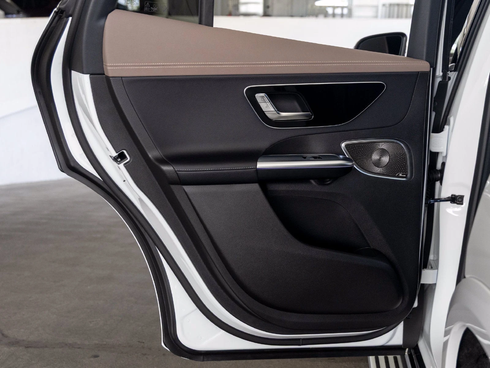 2027 Mercedes-Benz EQE 320+ SUV interior, door panel, Sable Brown/Black