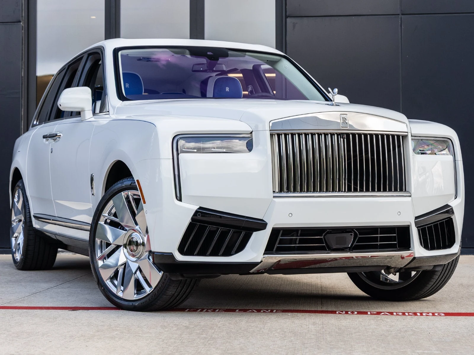 2027 Rolls-Royce Cullinan, exterior view