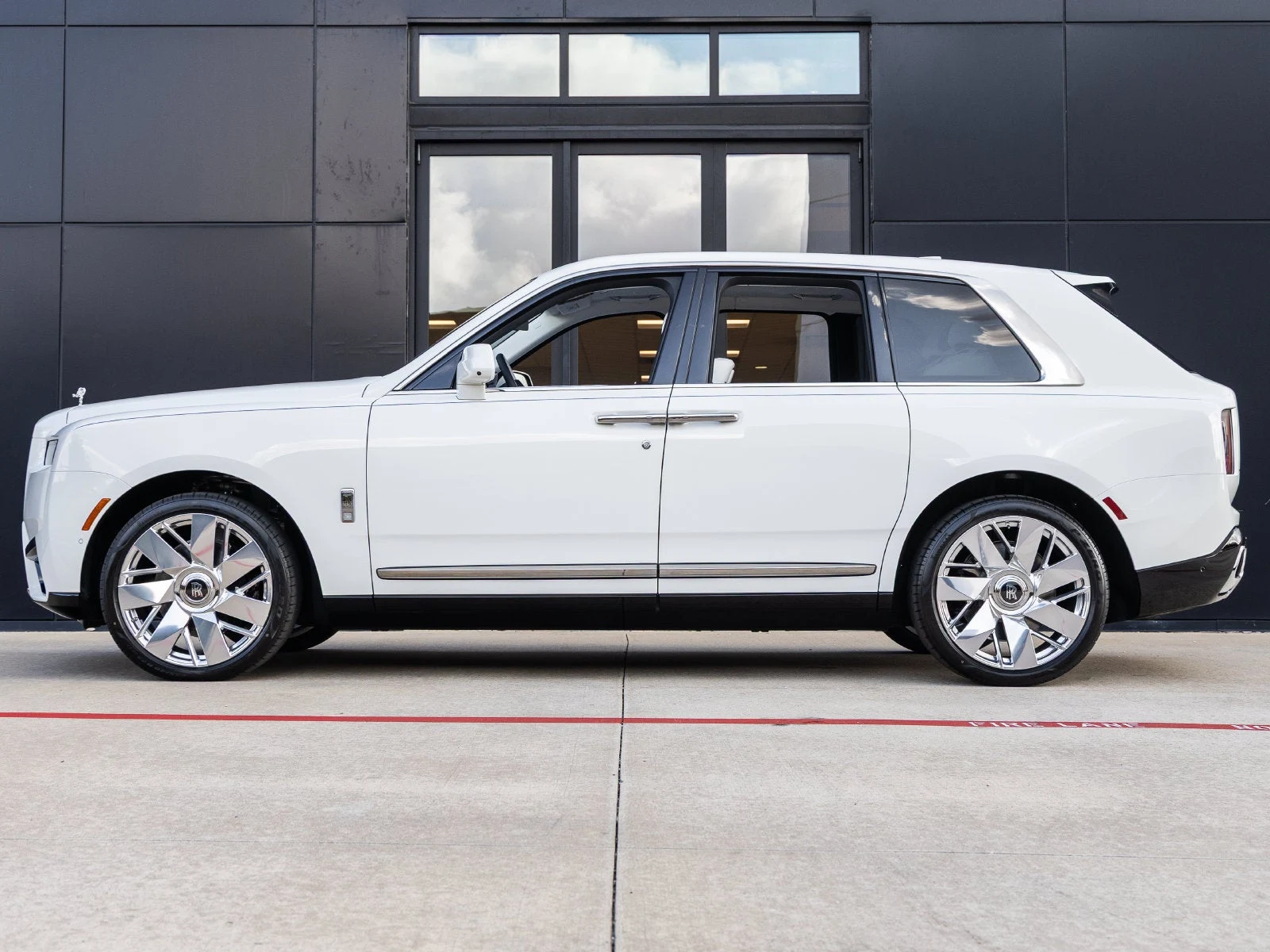 2027 Rolls-Royce Cullinan for sale, exterior, English White