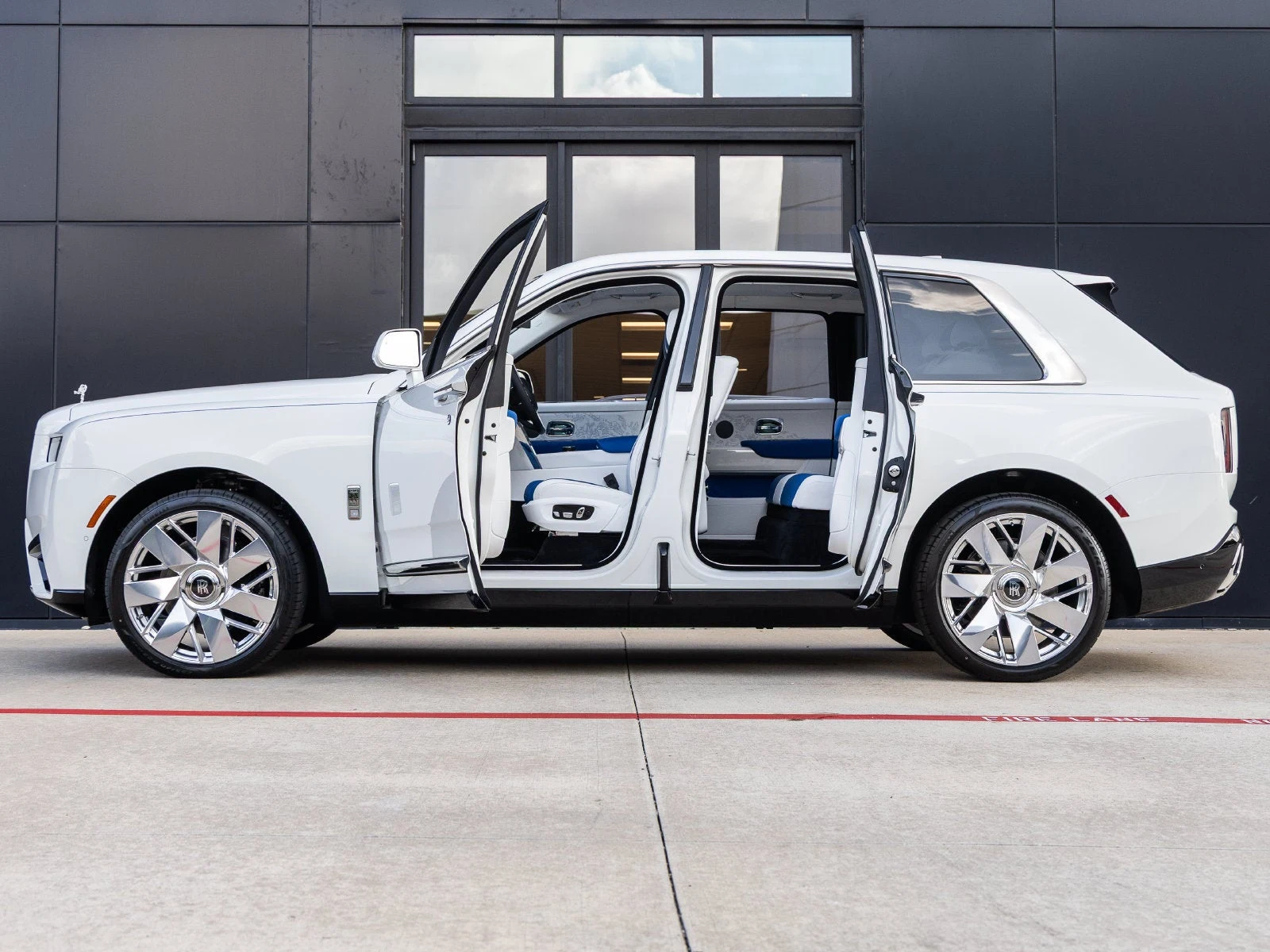 2027 Rolls-Royce Cullinan for sale, exterior, English White