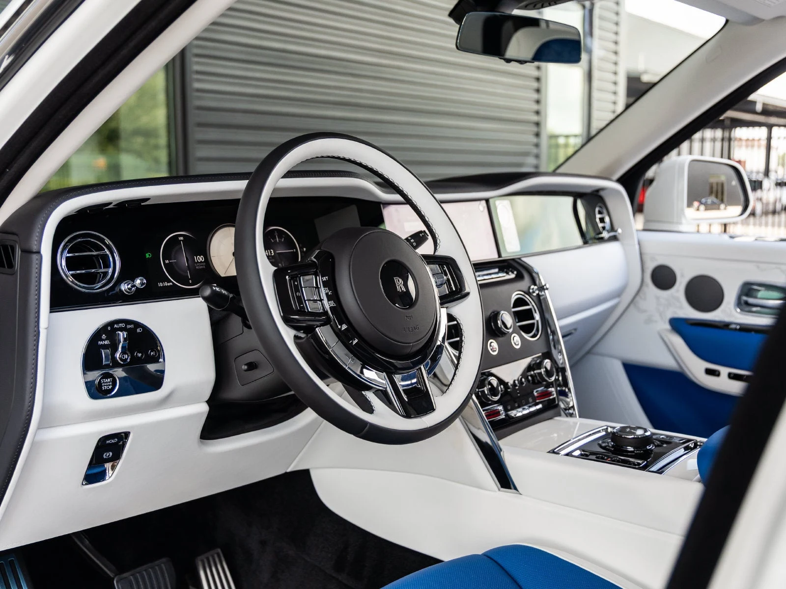 2027 Rolls-Royce Cullinan interior, dashboard, Arctic White/Radiant Blue