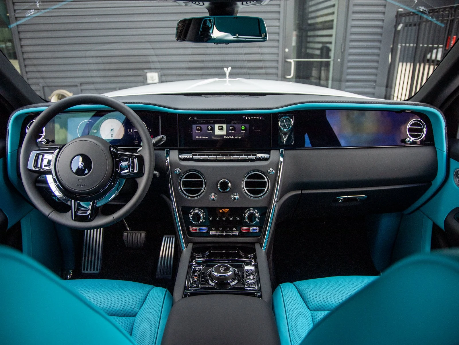 2027 Rolls-Royce Cullinan Base interior, dashboard