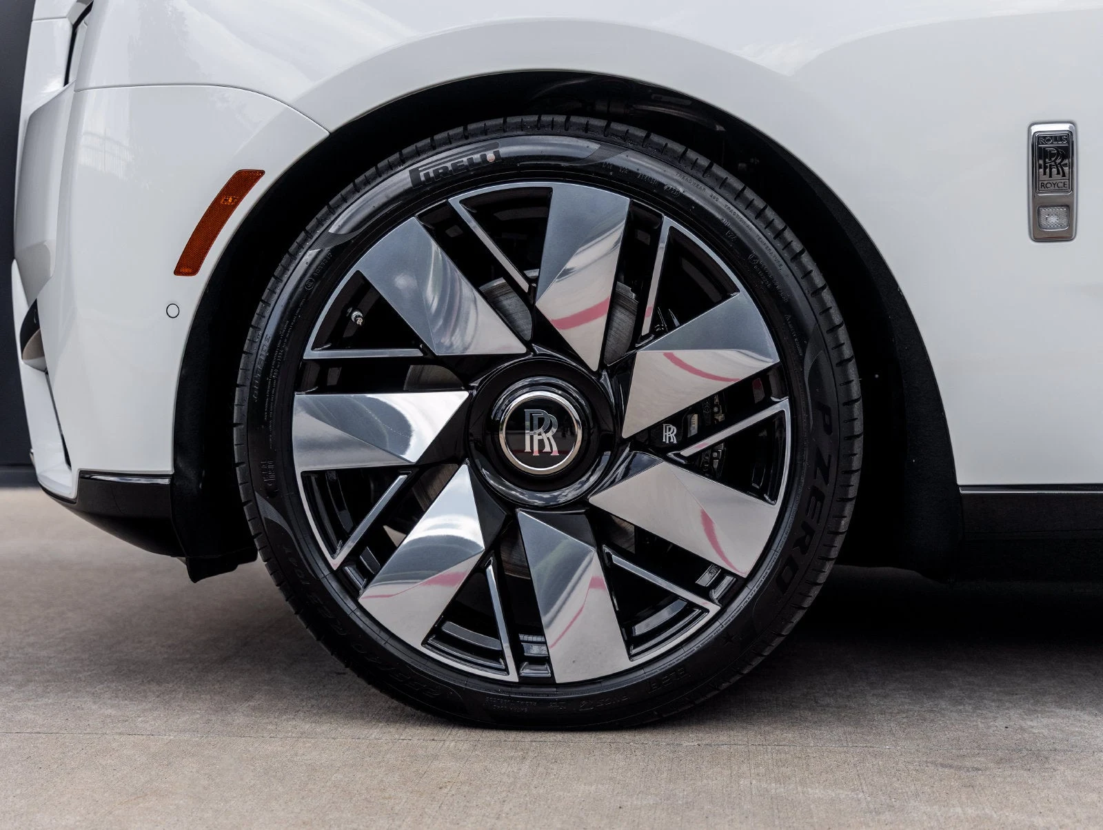 2027 Rolls-Royce Cullinan Base wheel