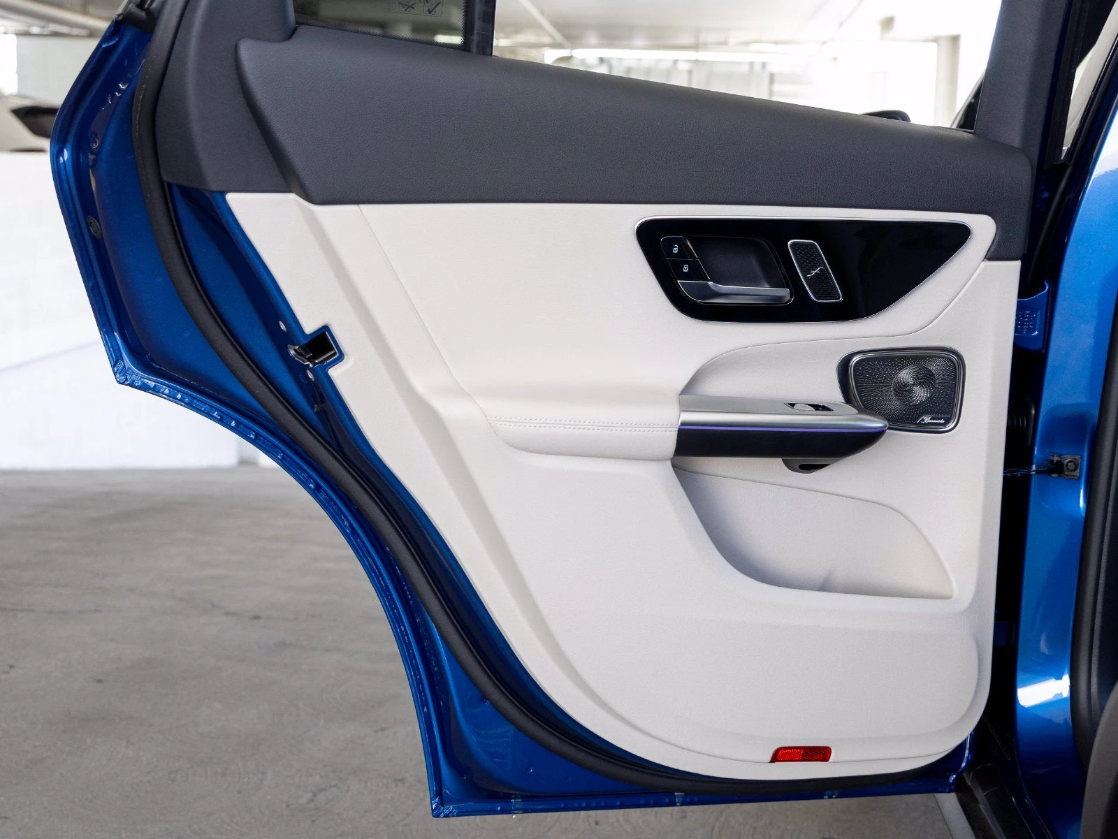 2027 Mercedes-Benz GLC GLC 300 interior, door panel, Macchiato Beige