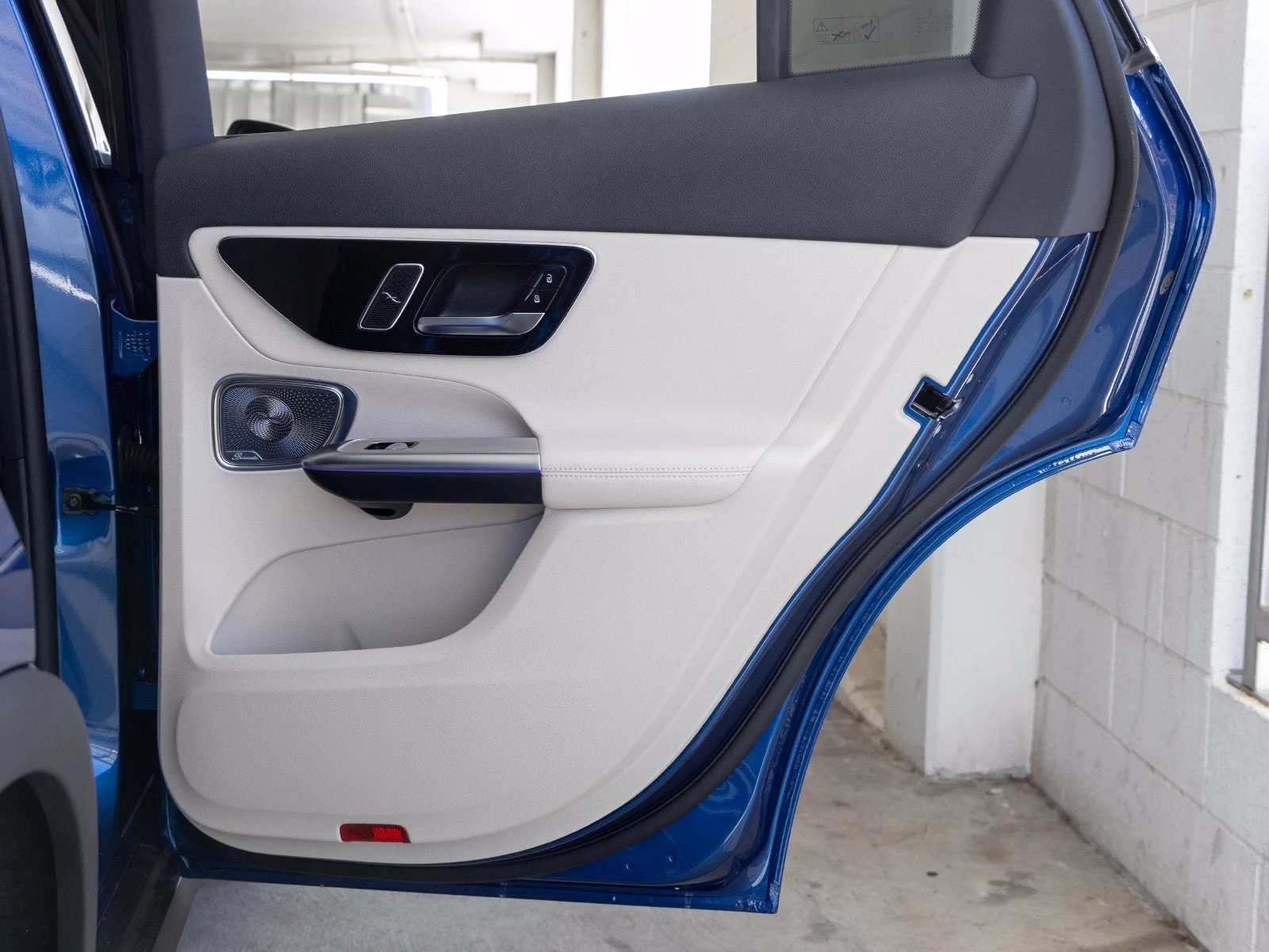 2027 Mercedes-Benz GLC GLC 300 interior, door panel, Macchiato Beige