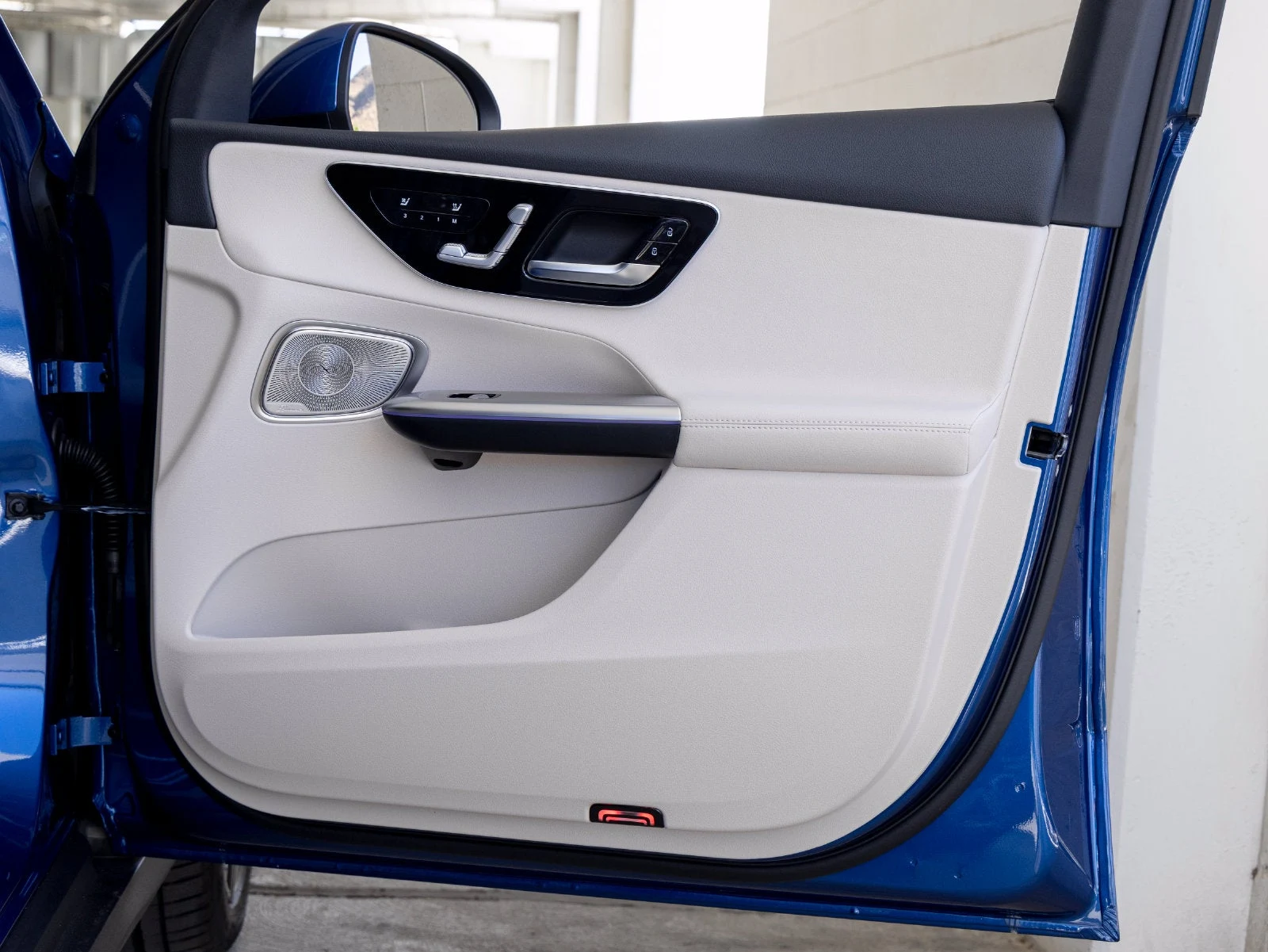 2027 Mercedes-Benz GLC GLC 300 interior, door panel, Macchiato Beige