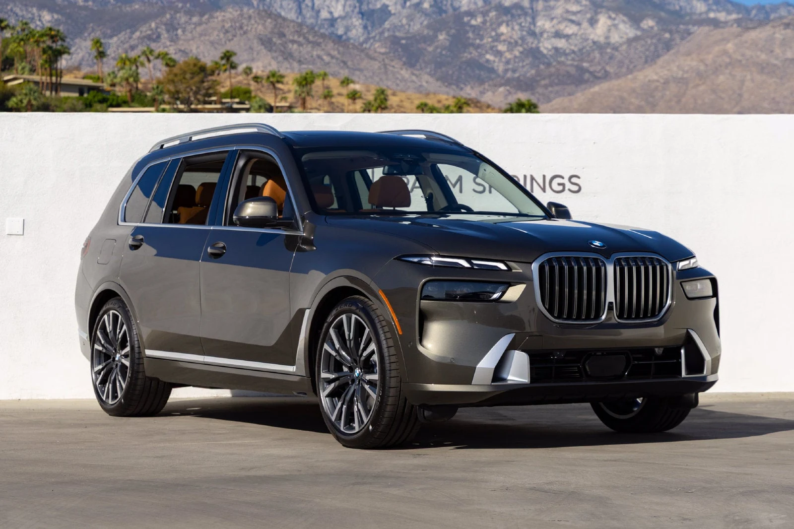 2027 BMW X7 xDrive40i for sale, exterior, Manhattan Green Metallic