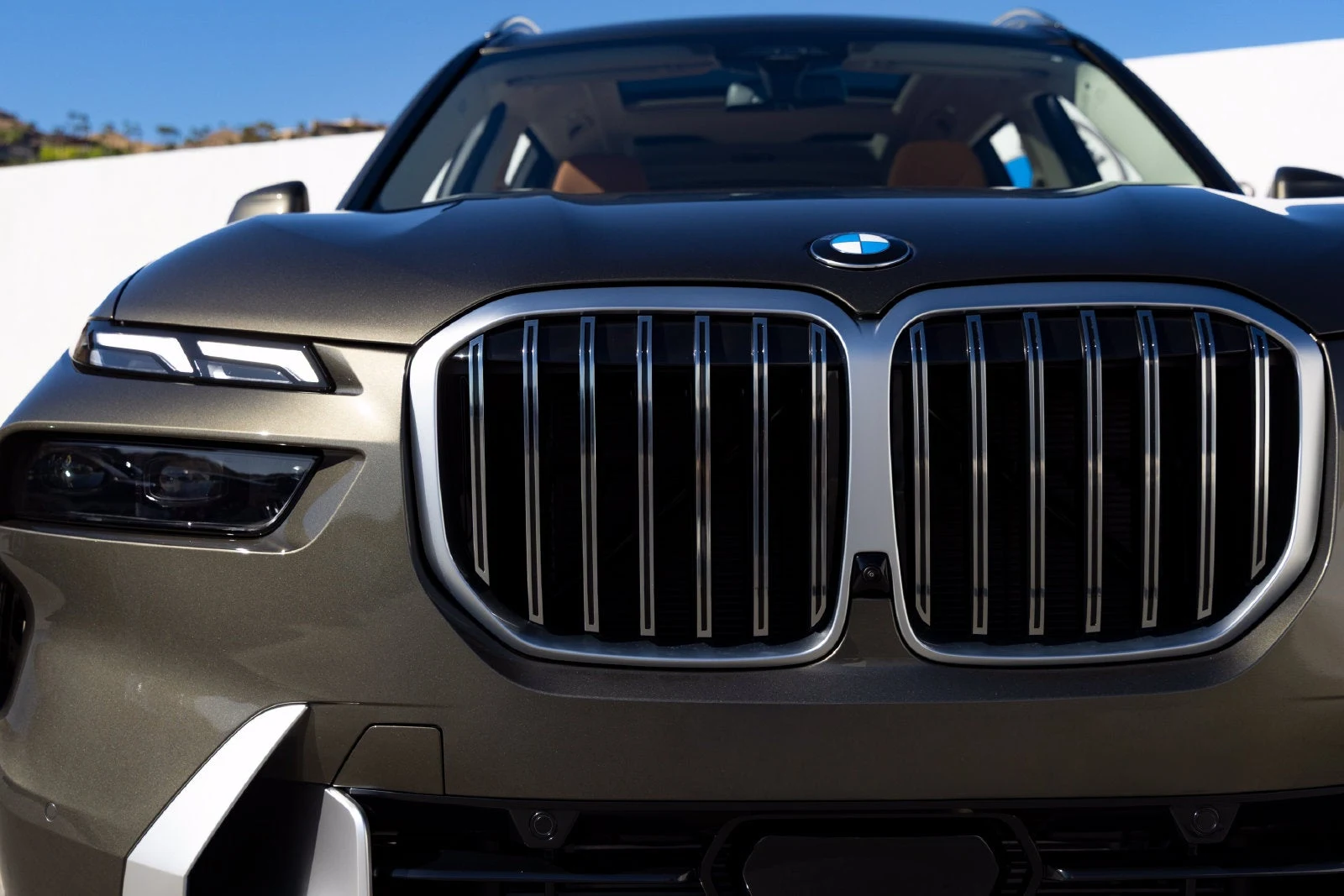 2027 BMW X7 xDrive40i for sale, exterior, Manhattan Green Metallic