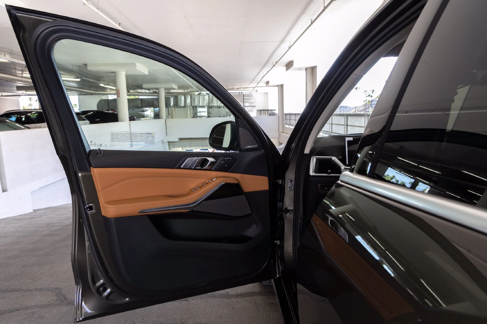 2027 BMW X7 xDrive40i interior, door panel, Cognac Sensafin
