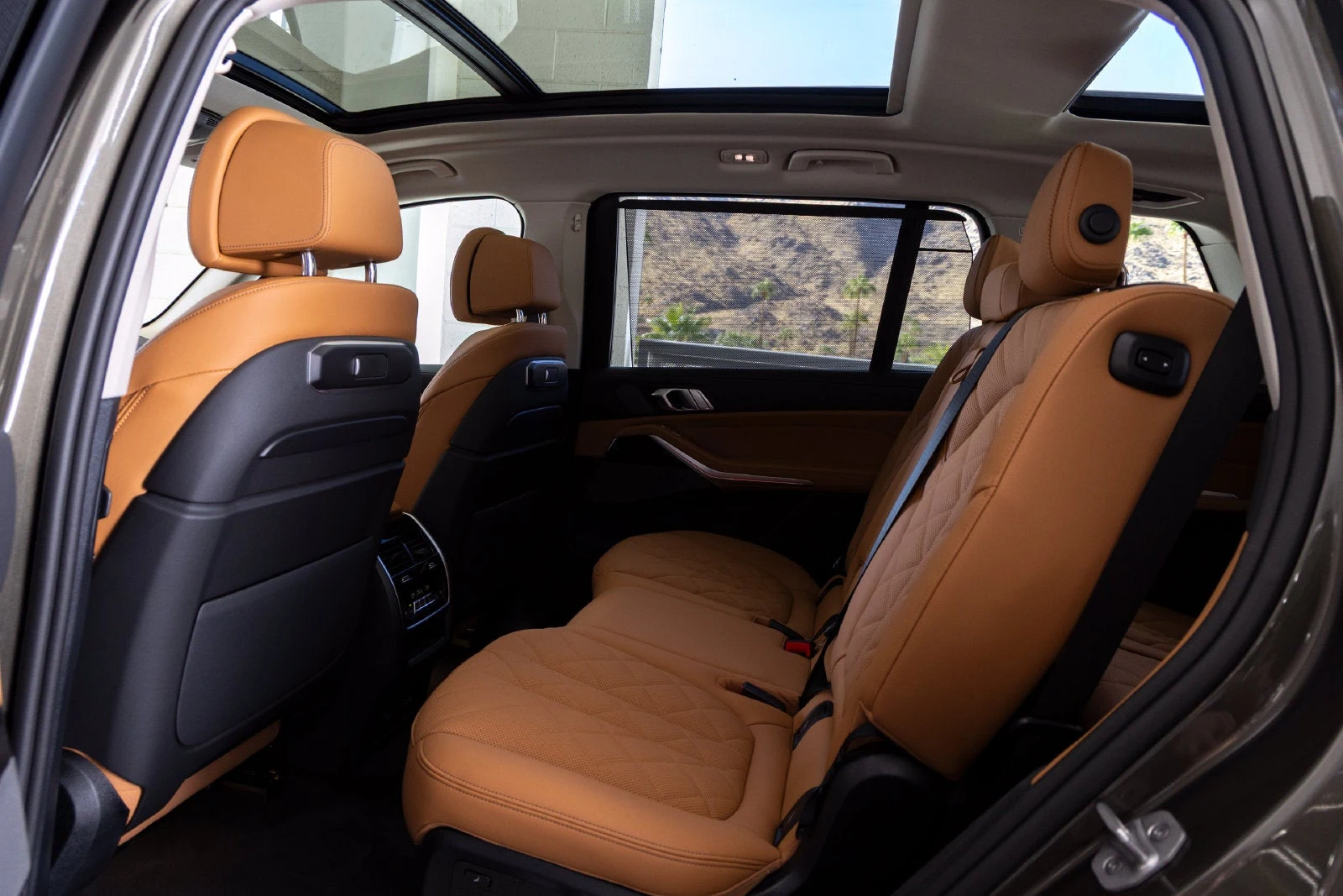 2027 BMW X7 xDrive40i interior, seats, Cognac Sensafin