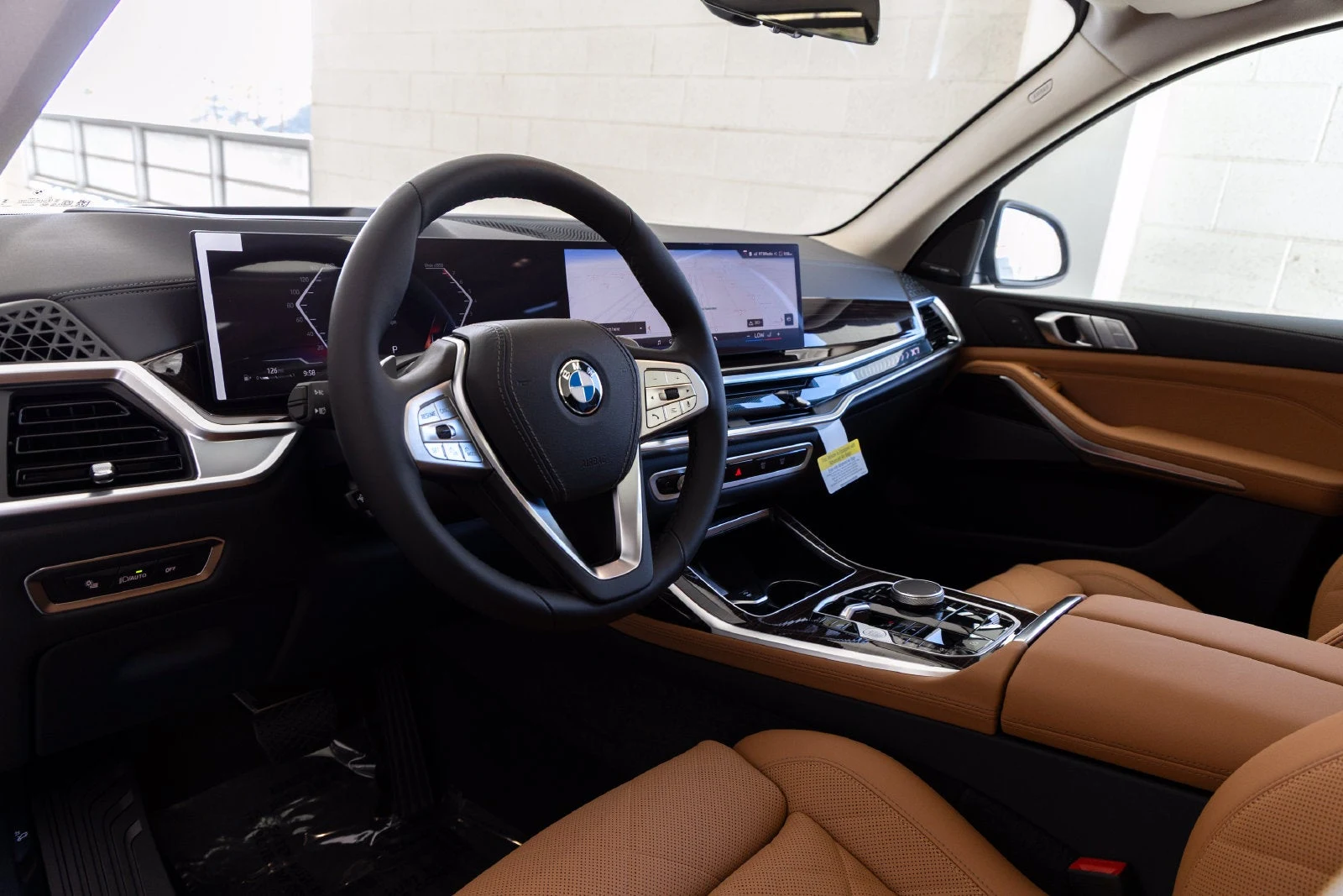 2027 BMW X7 xDrive40i interior, Cognac Sensafin