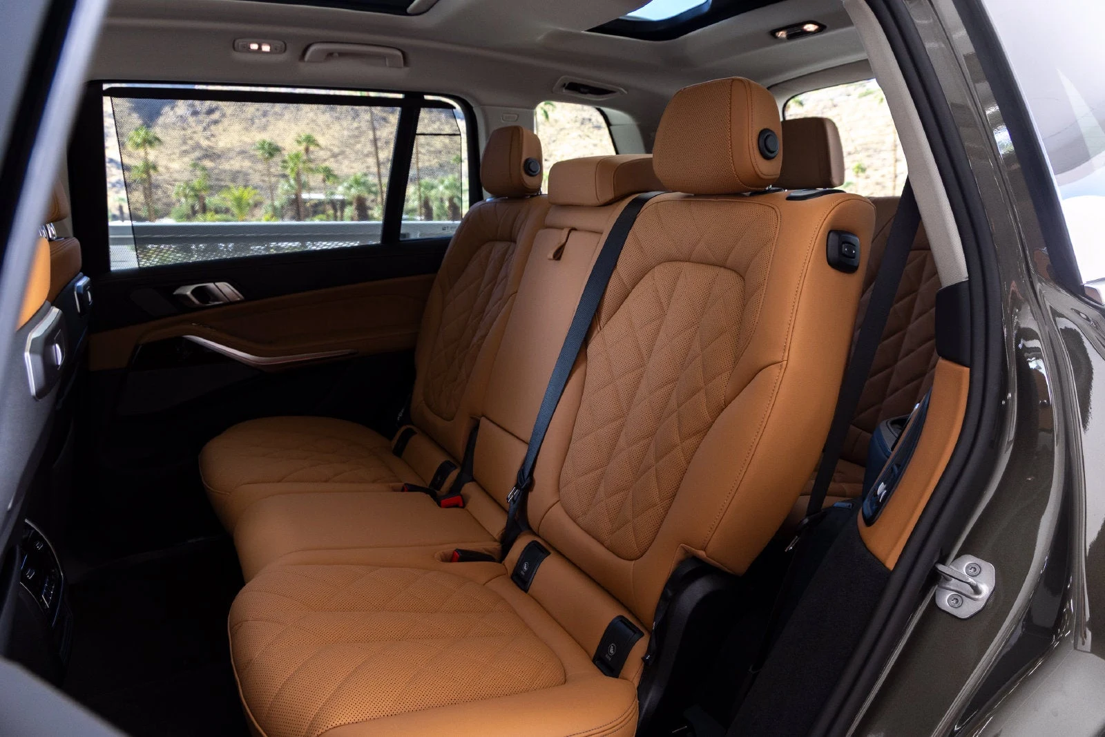 2027 BMW X7 xDrive40i interior, seats, Cognac Sensafin