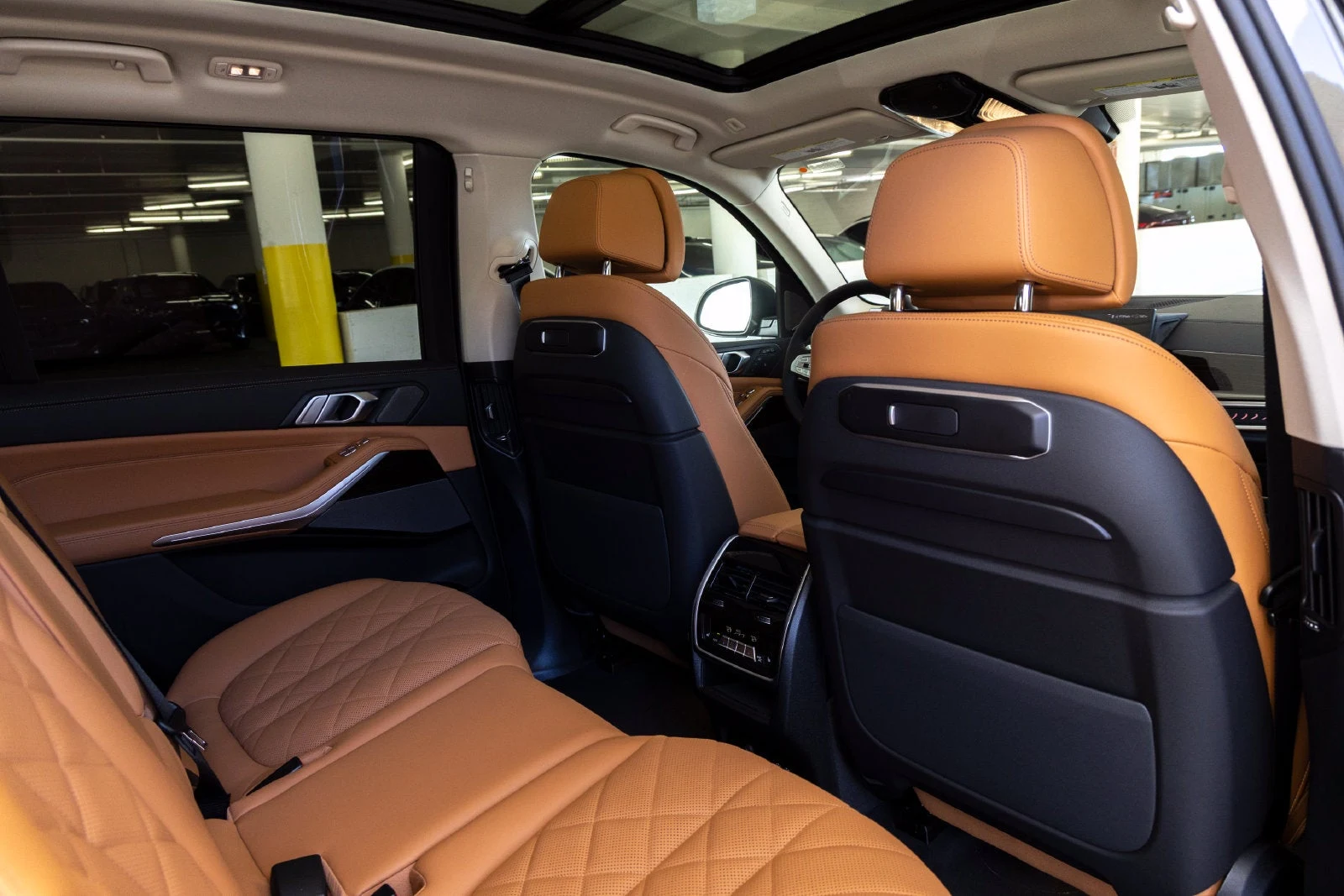 2027 BMW X7 xDrive40i interior, seats, Cognac Sensafin