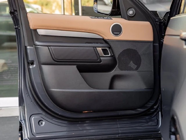 2026 Land Rover Discovery Tempest Edition interior, door panel, Caraway