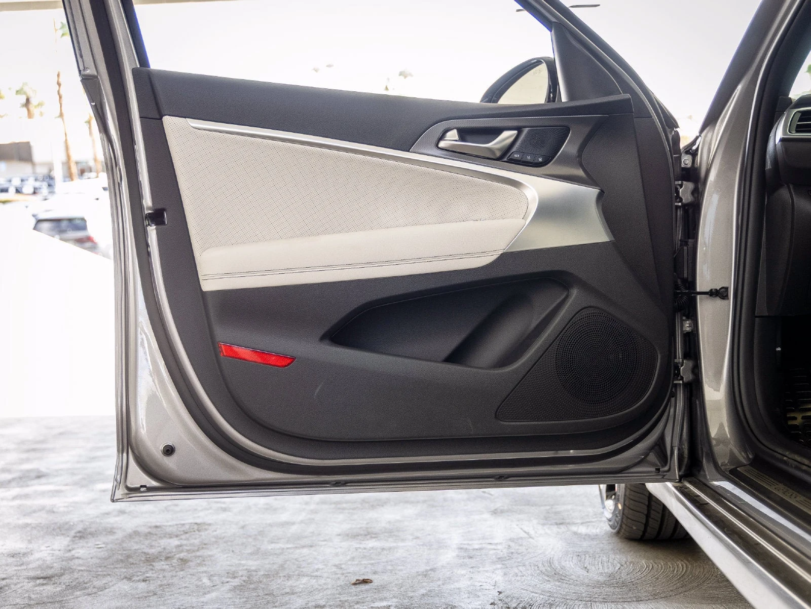 2027 Genesis G70 2.5T interior, door panel, Fog Gray Two-Tone