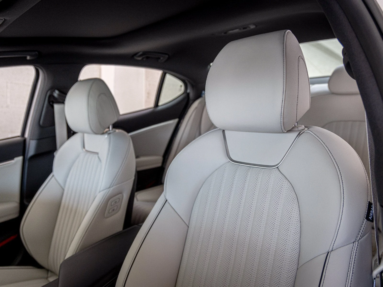 2027 Genesis G70 2.5T interior, seats, Fog Gray Two-Tone
