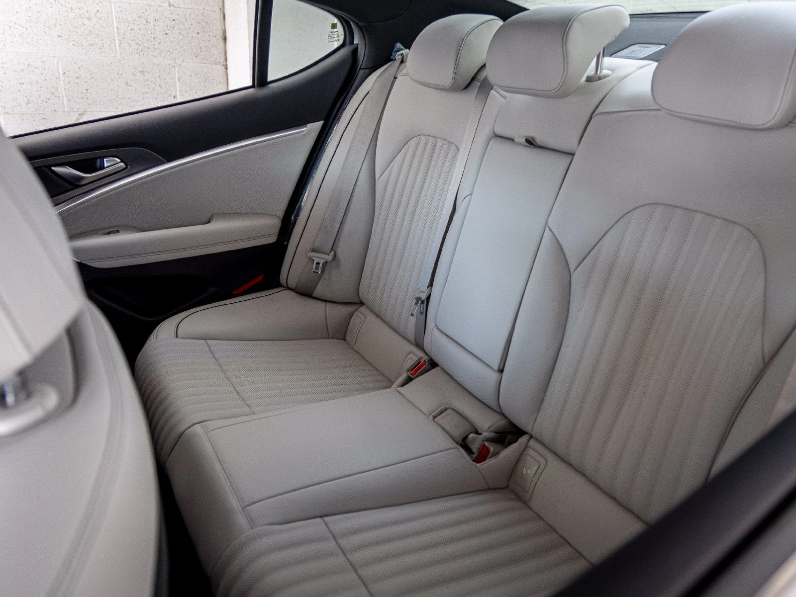 2027 Genesis G70 2.5T interior, seats, Fog Gray Two-Tone