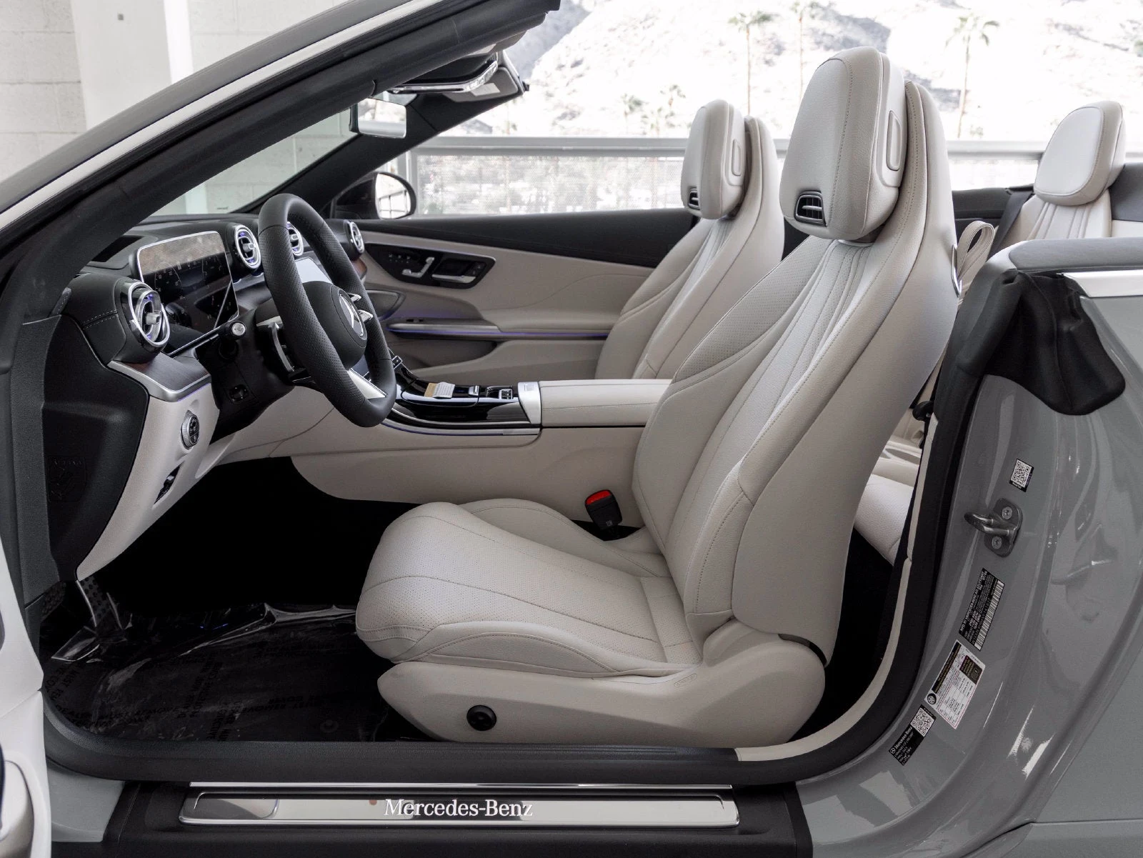 2027 Mercedes-Benz CLE 300 4MATIC Cabriolet interior, seats, Macchiato Beige