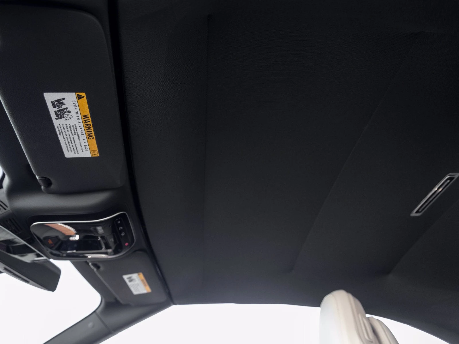 2027 Mercedes-Benz CLE 300 4MATIC Cabriolet interior, door panel, Macchiato Beige