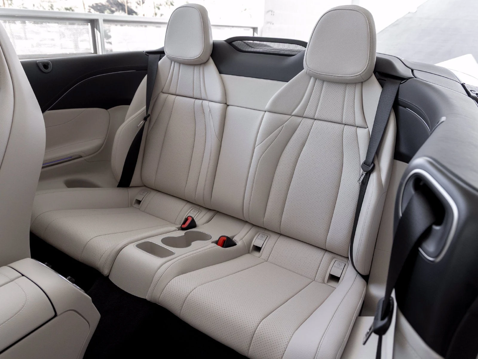 2027 Mercedes-Benz CLE 300 4MATIC Cabriolet interior, seats, Macchiato Beige