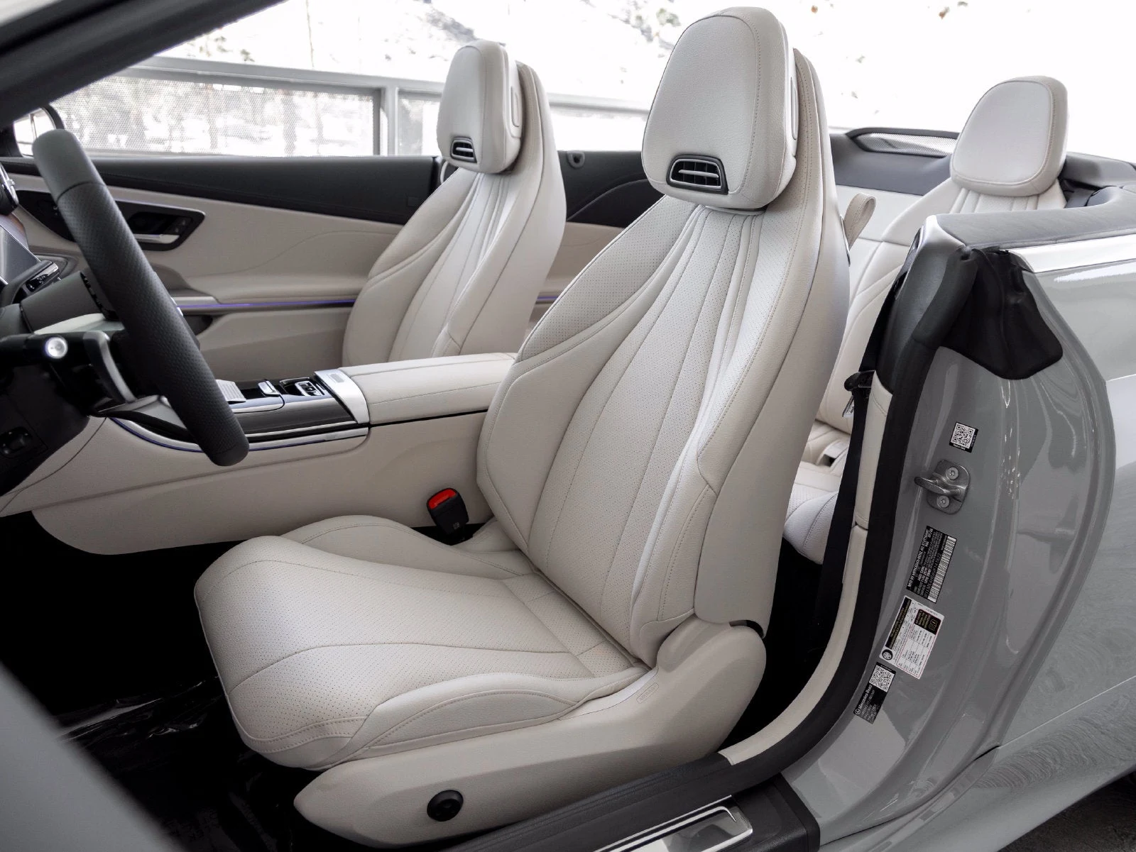 2027 Mercedes-Benz CLE 300 4MATIC Cabriolet interior, seats, Macchiato Beige