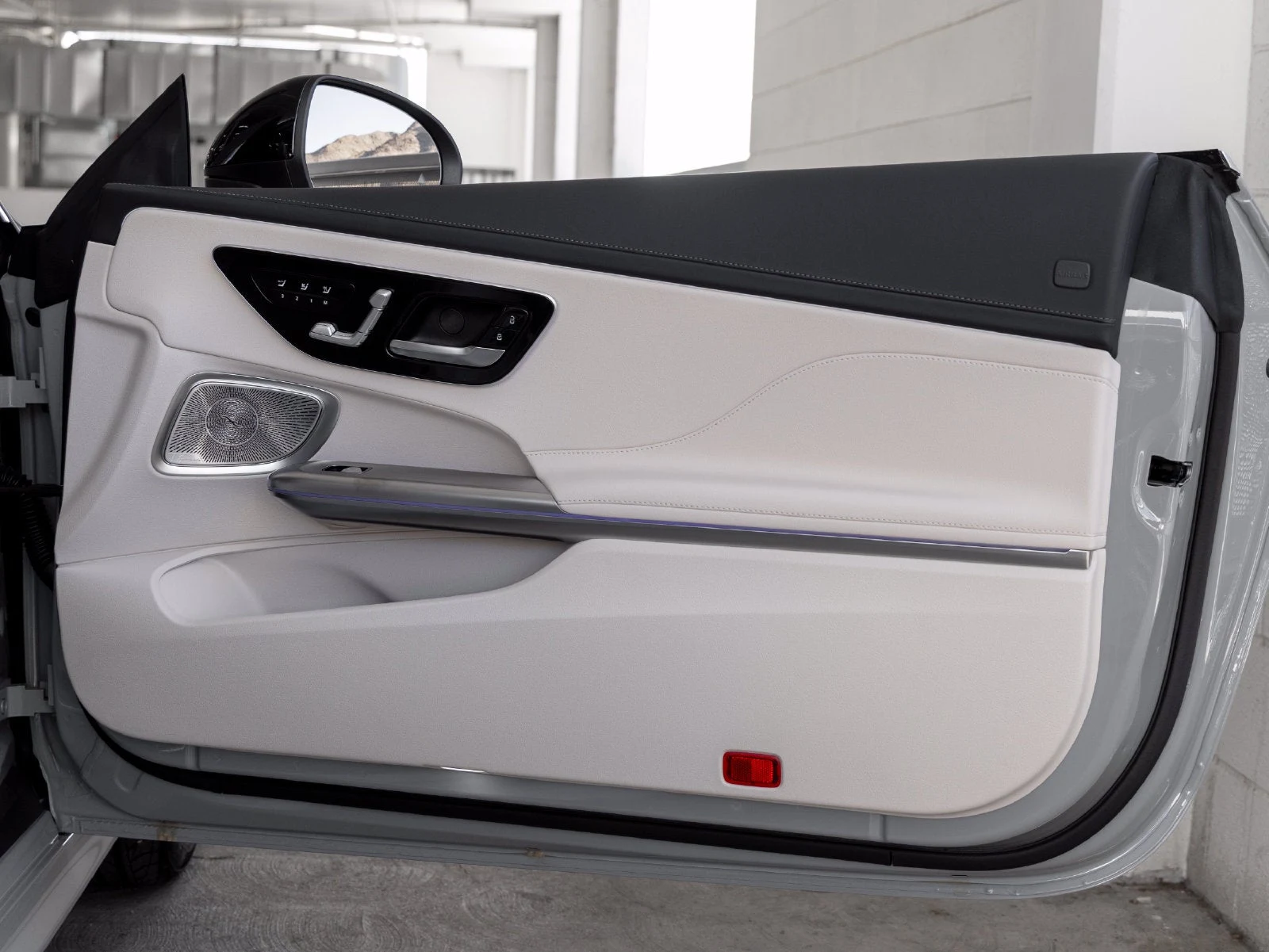 2027 Mercedes-Benz CLE 300 4MATIC Cabriolet interior, door panel, Macchiato Beige