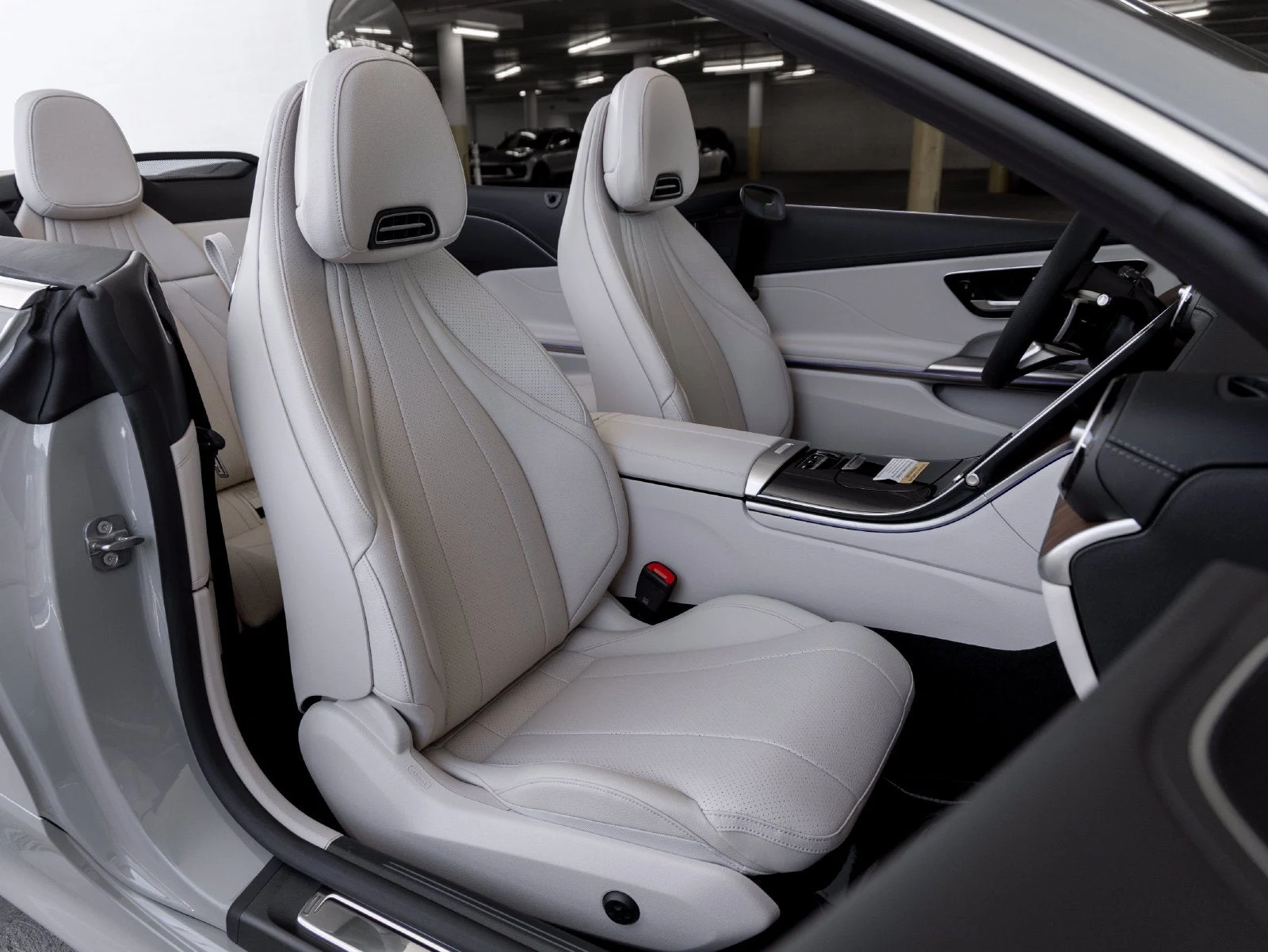 2027 Mercedes-Benz CLE 300 4MATIC Cabriolet interior, seats, Macchiato Beige
