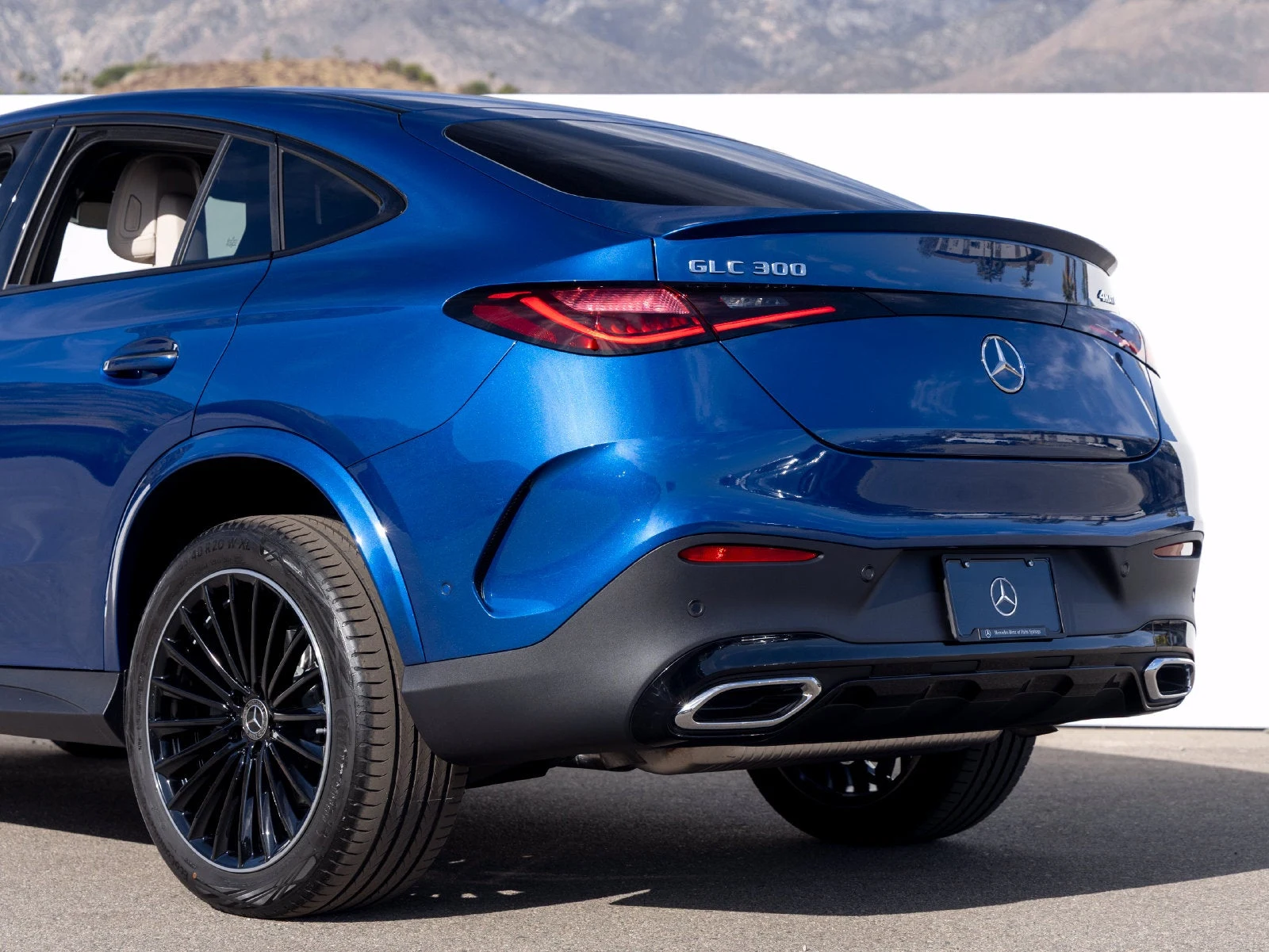 2027 Mercedes-Benz GLC 300 4MATIC Coupé, rear three-quarter view, Starling Blue Metallic