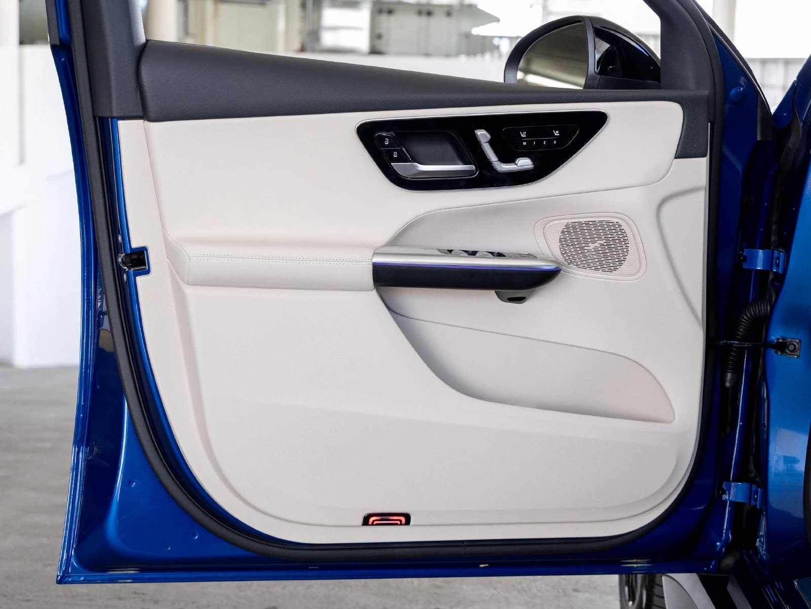 2027 Mercedes-Benz GLC 300 4MATIC Coupé interior, door panel, Macchiato Beige