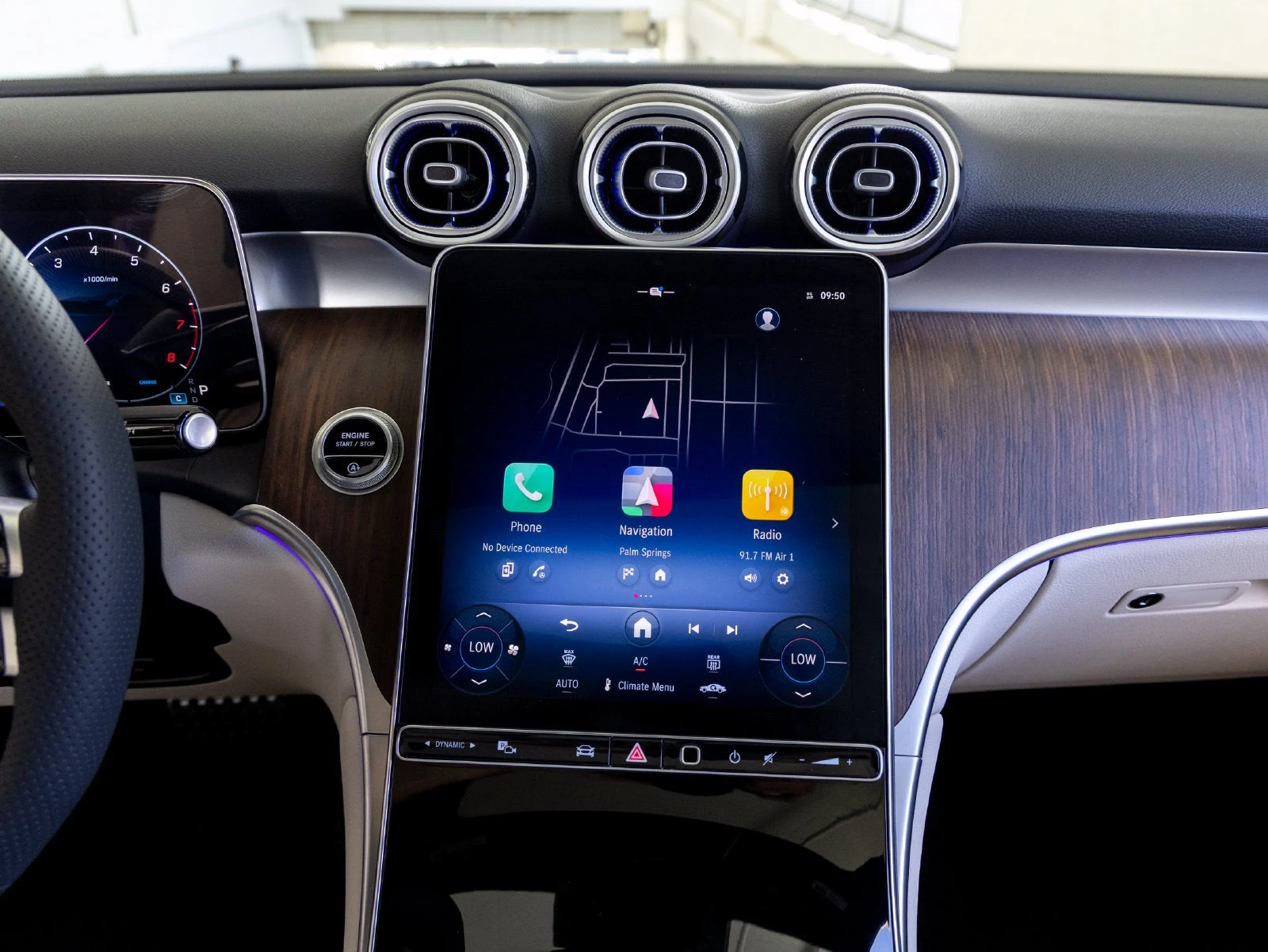 2027 Mercedes-Benz GLC 300 4MATIC Coupé interior, dashboard, Macchiato Beige