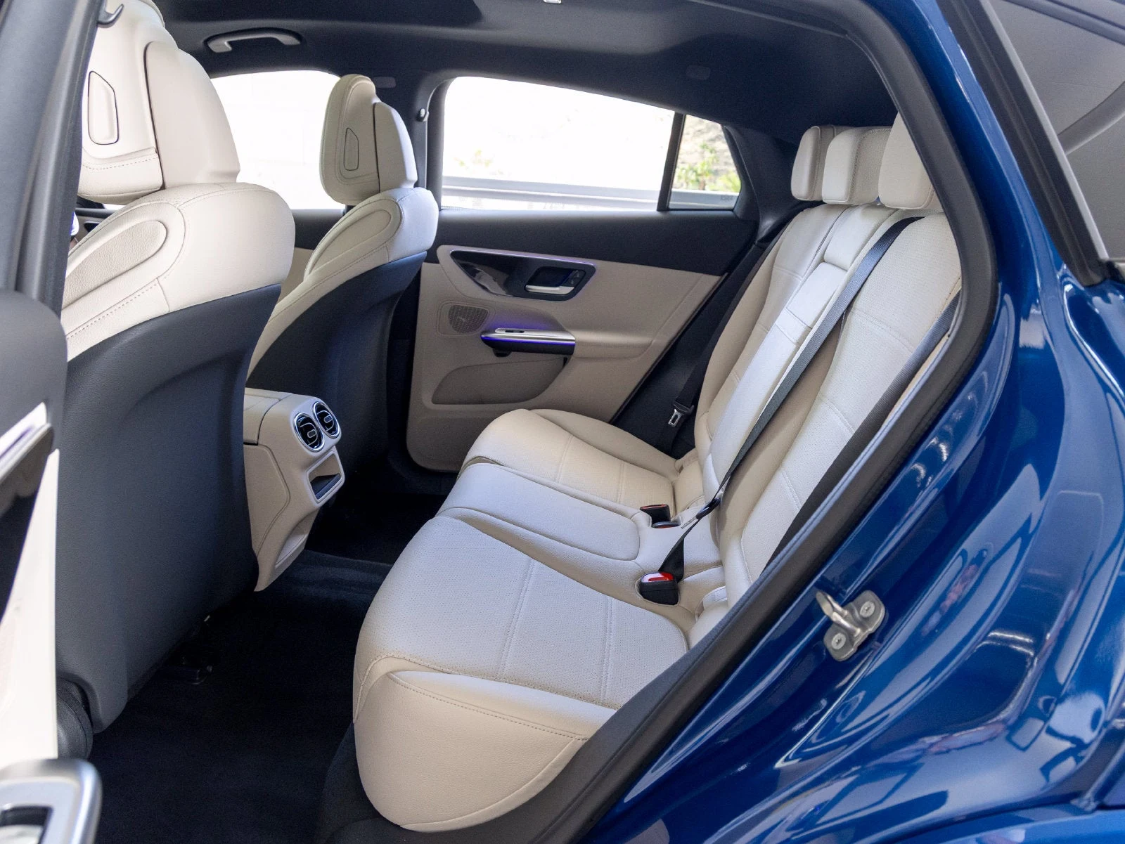 2027 Mercedes-Benz GLC 300 4MATIC Coupé interior, seats, Macchiato Beige