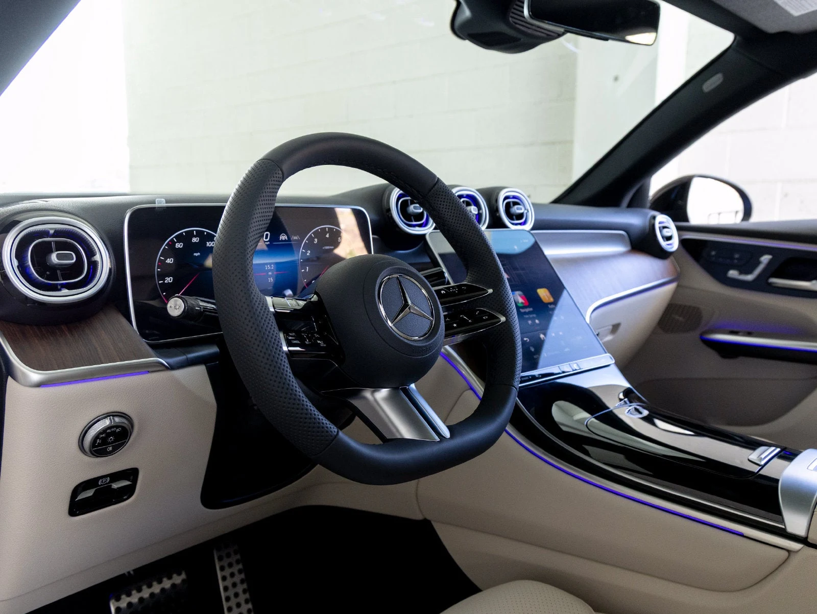 2027 Mercedes-Benz GLC 300 4MATIC Coupé interior, dashboard, Macchiato Beige