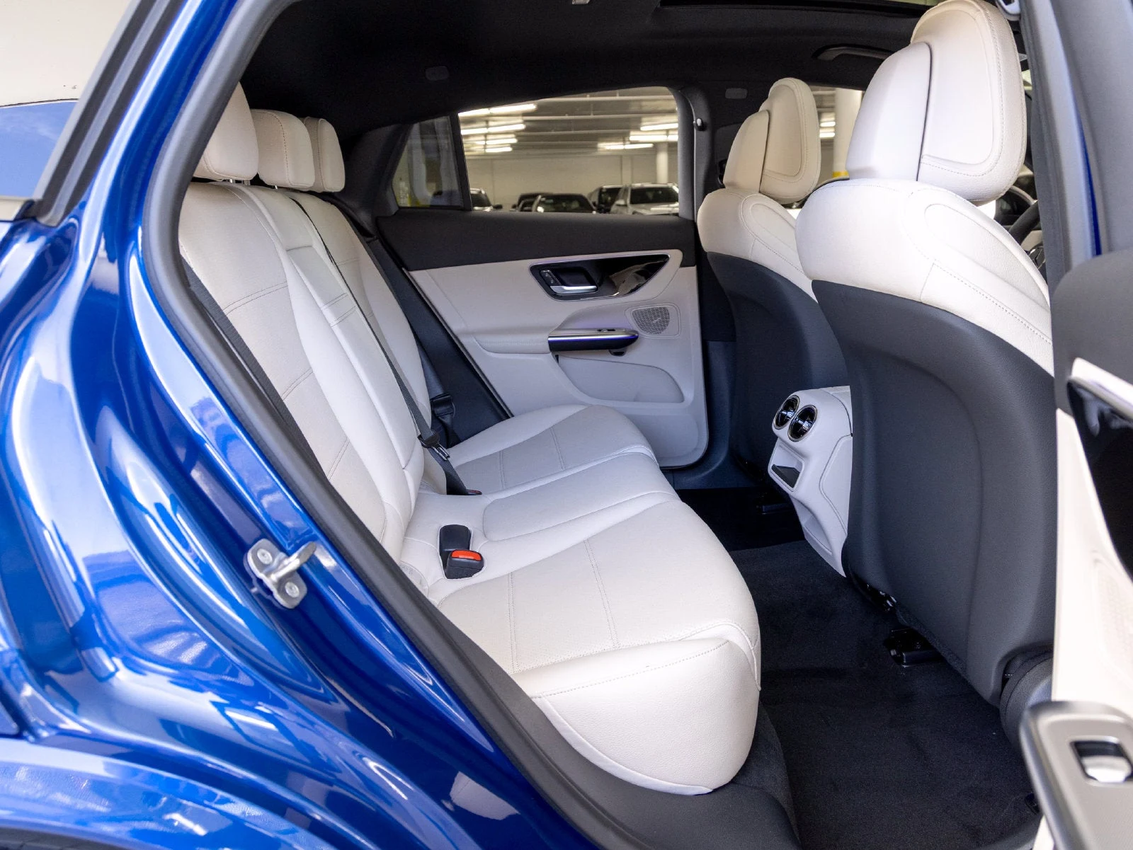 2027 Mercedes-Benz GLC 300 4MATIC Coupé interior, seats, Macchiato Beige