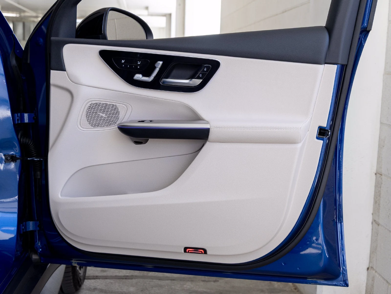 2027 Mercedes-Benz GLC 300 4MATIC Coupé interior, door panel, Macchiato Beige